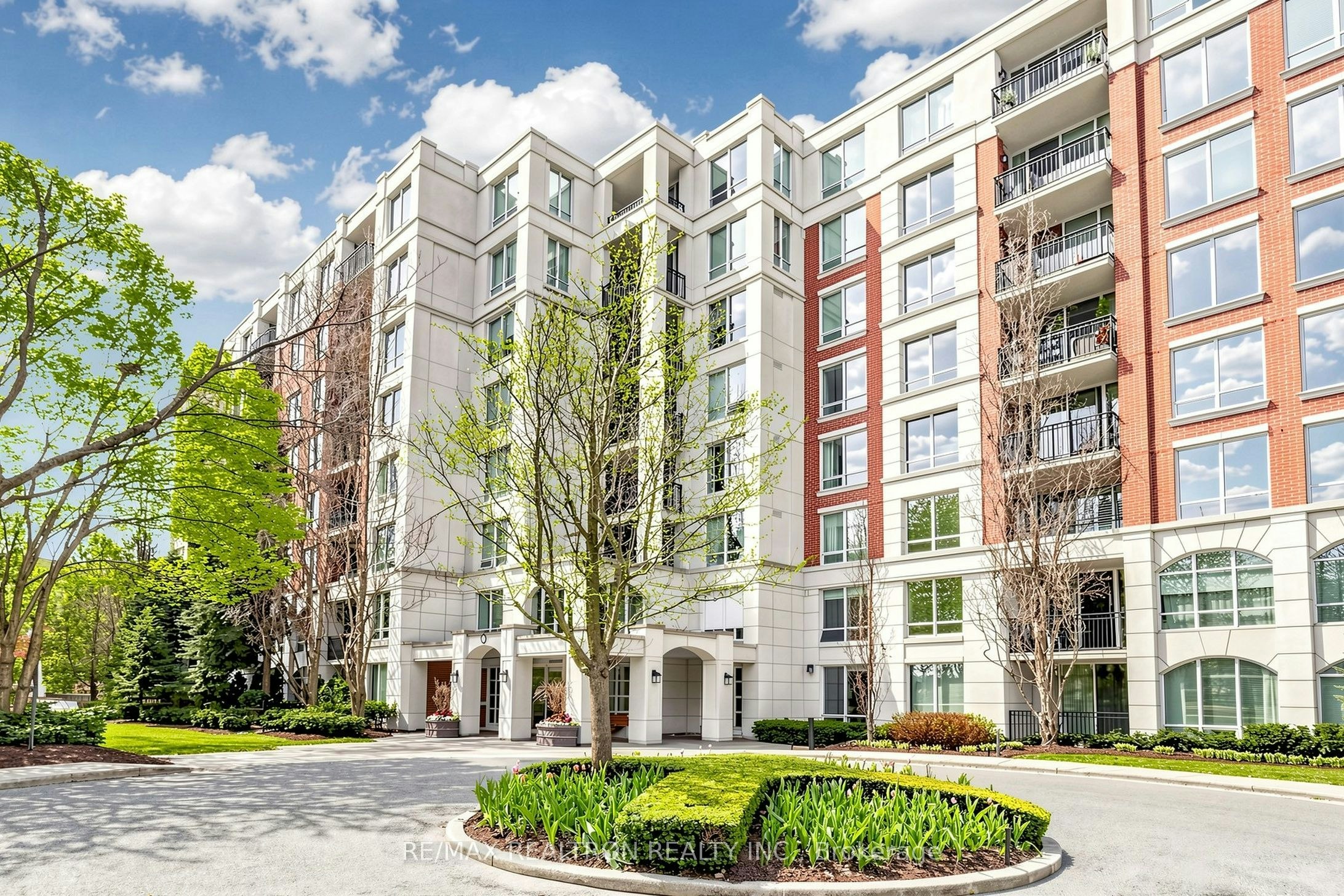 211-18 William Carson Crescent, Toronto, ON, M2P 2G6