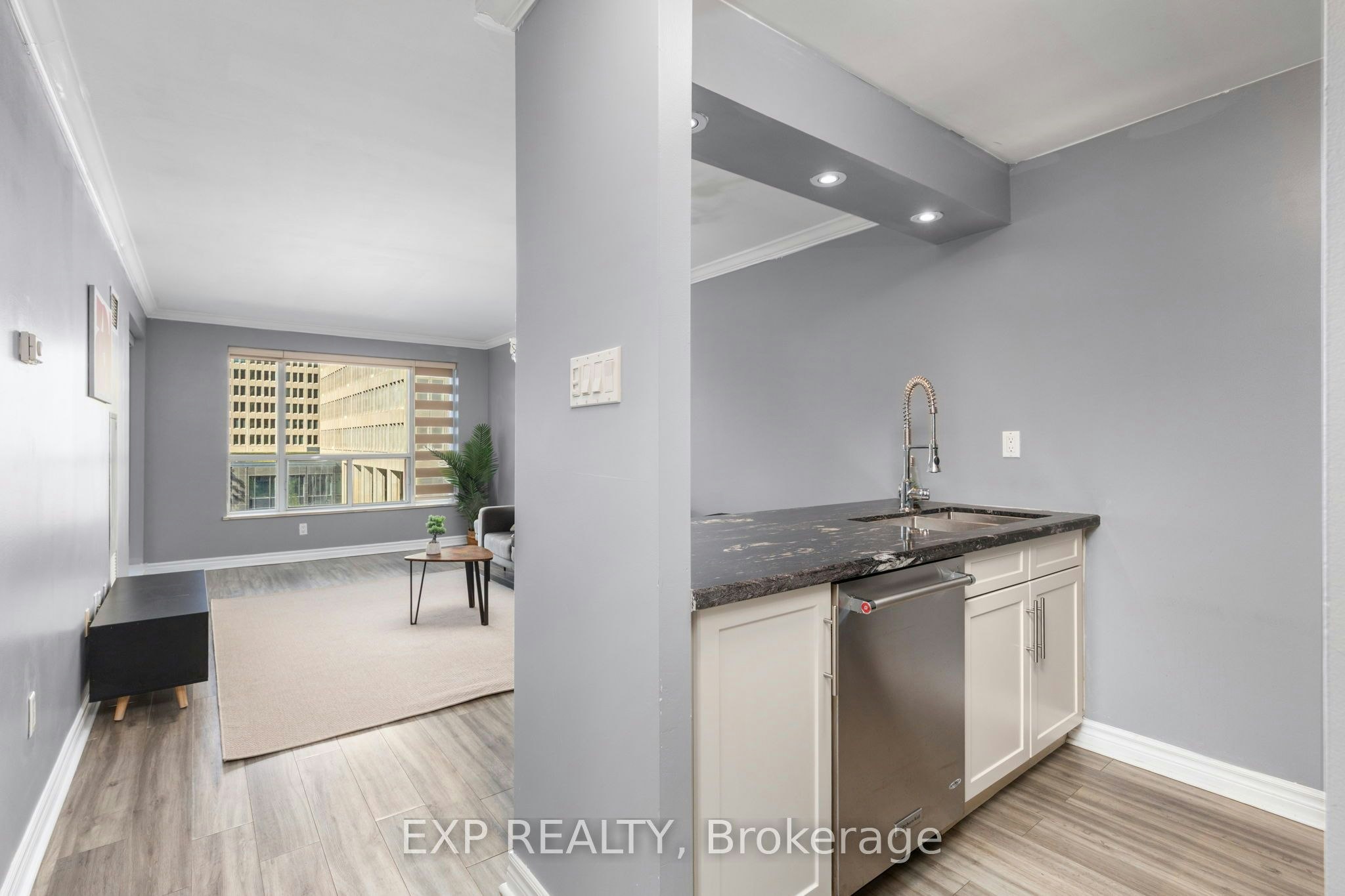 409-889 Bay Street, Toronto, ON, M5S 3K5 - 9
