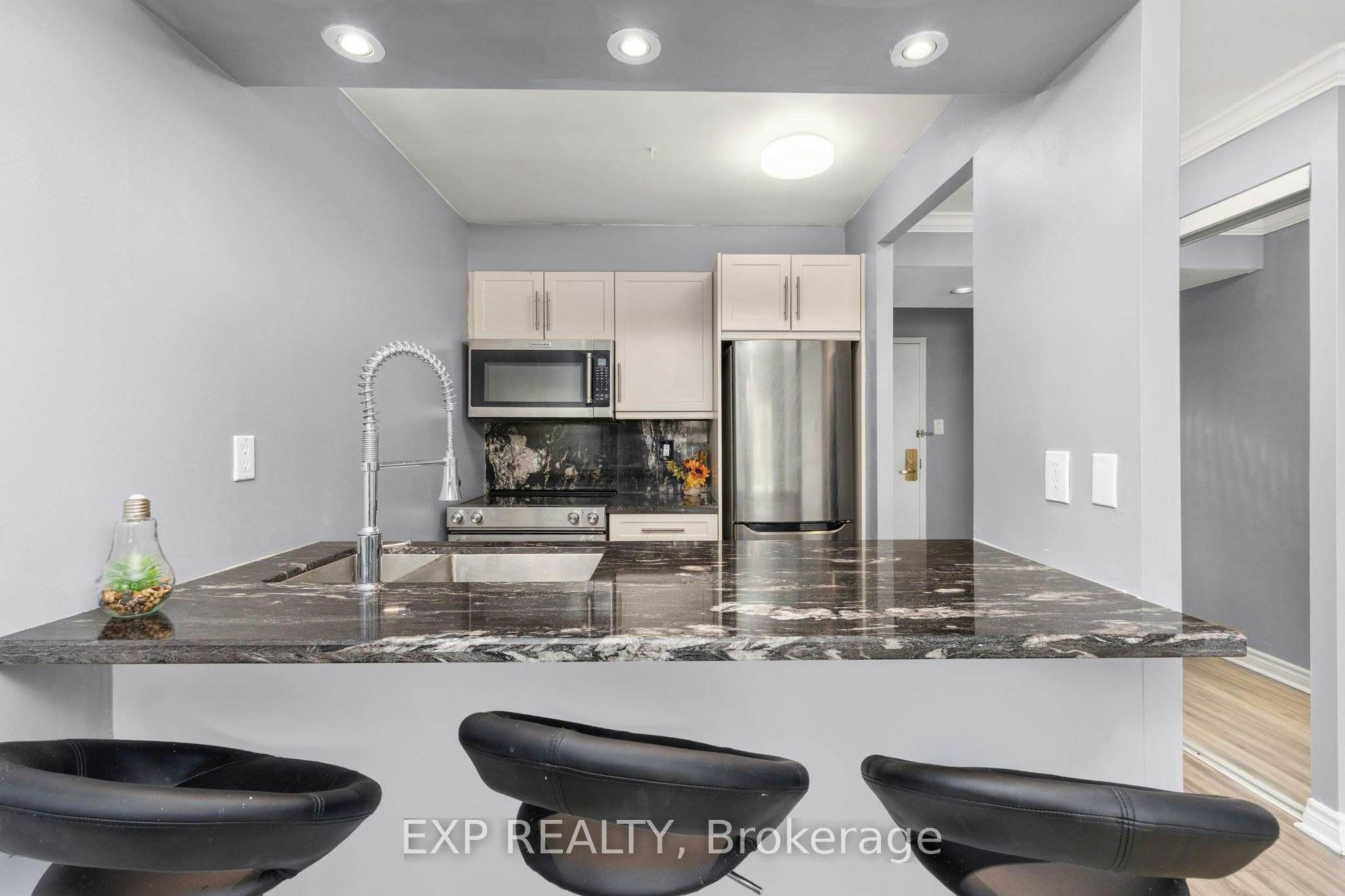 409-889 Bay Street, Toronto, ON, M5S 3K5 - 6