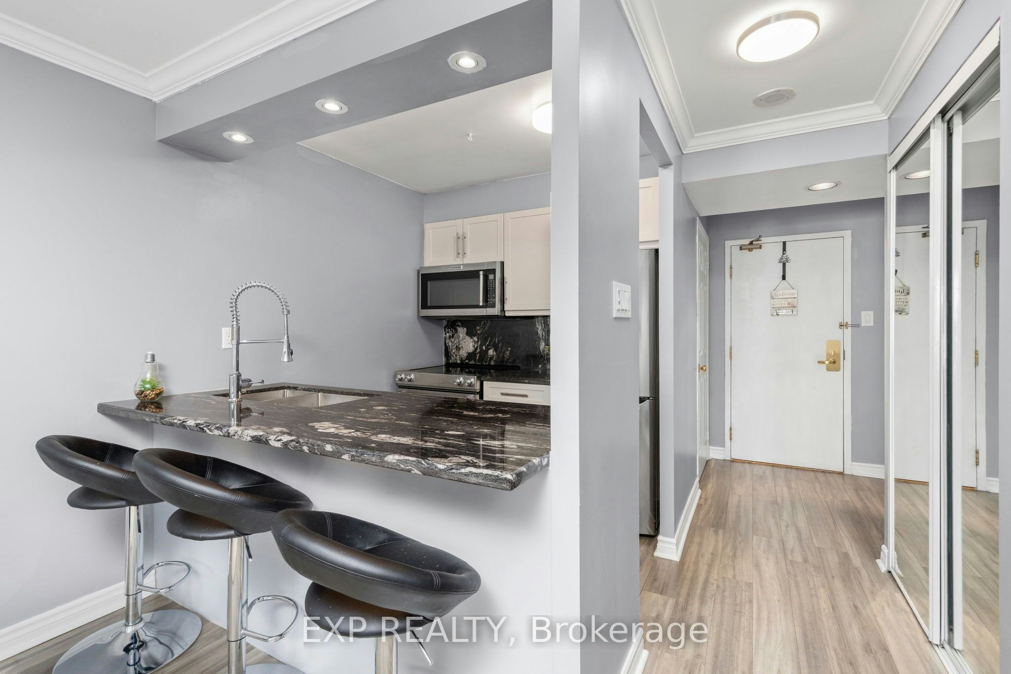409-889 Bay Street, Toronto, ON, M5S 3K5 - 5