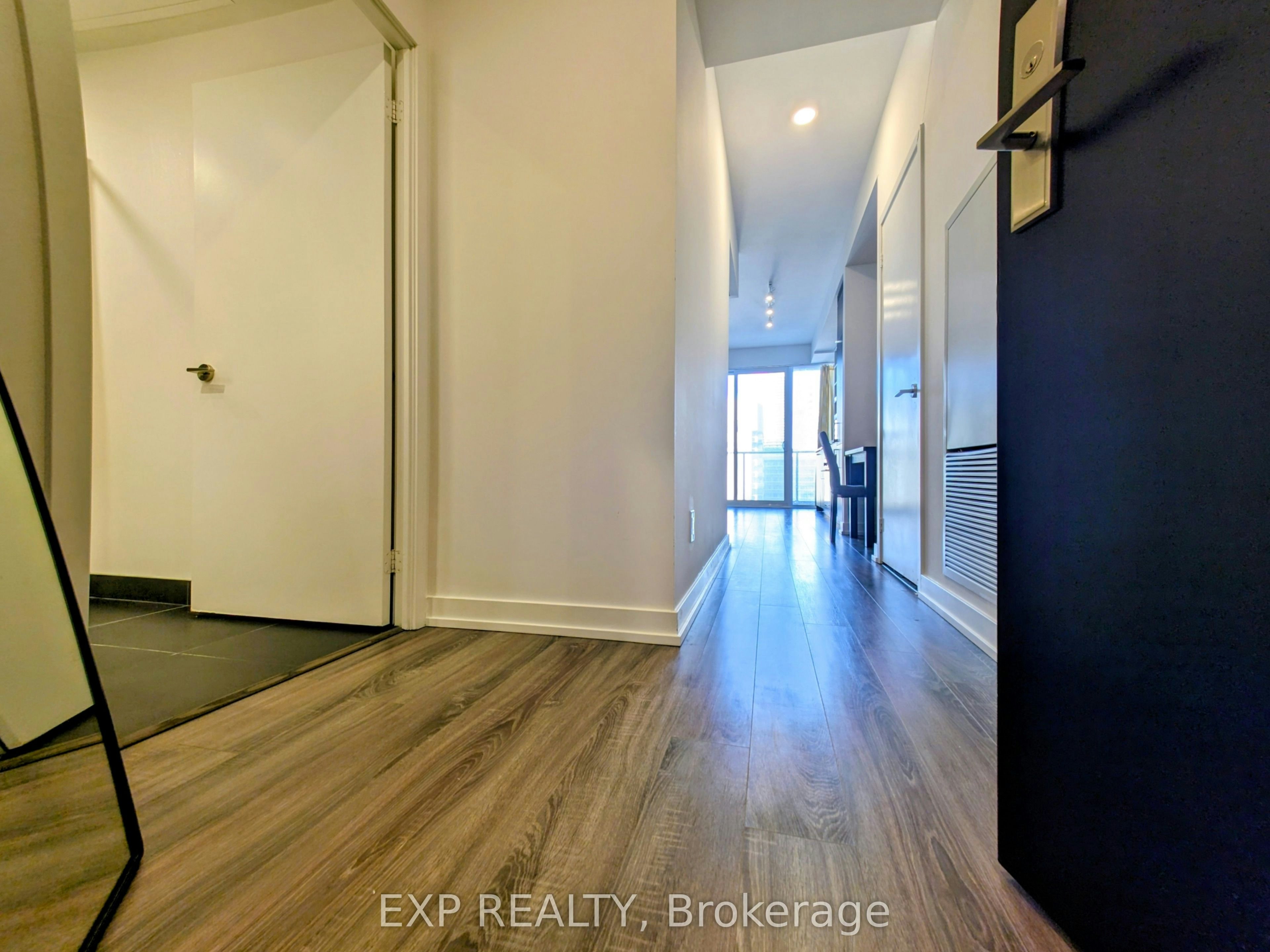 1821-20 Edward Street, Toronto, ON, M5G 1C9 - 3