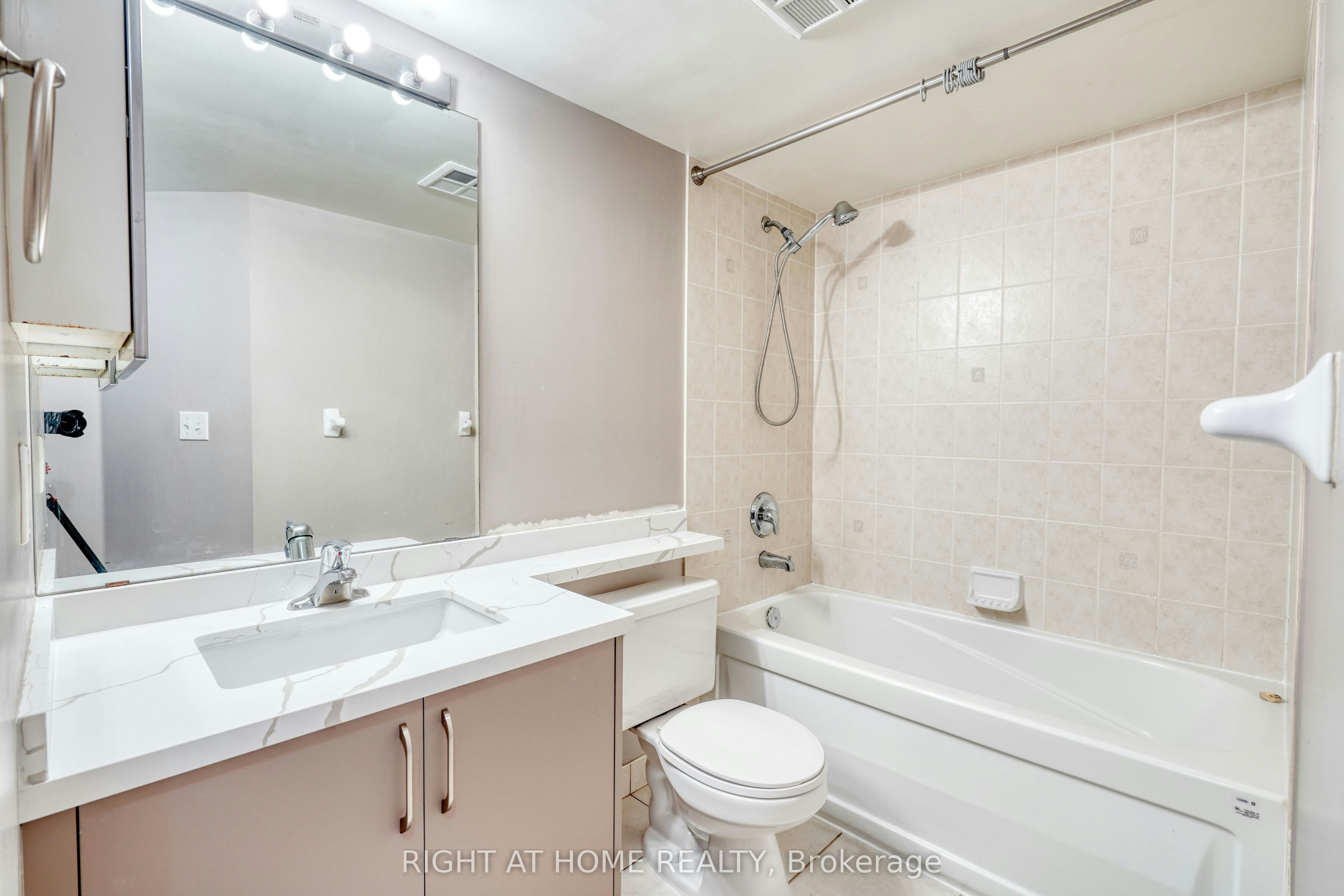 2501-23 Hollywood Avenue, Toronto, ON, M4L 2K4 - 21