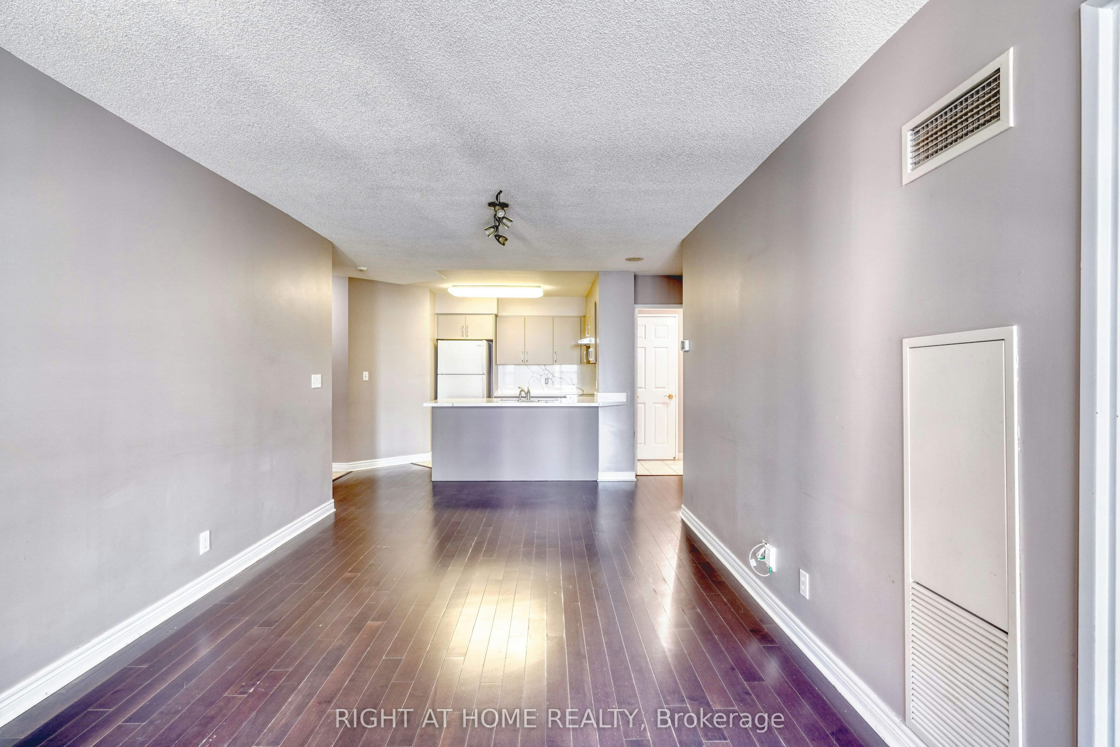 2501-23 Hollywood Avenue, Toronto, ON, M4L 2K4 - 9