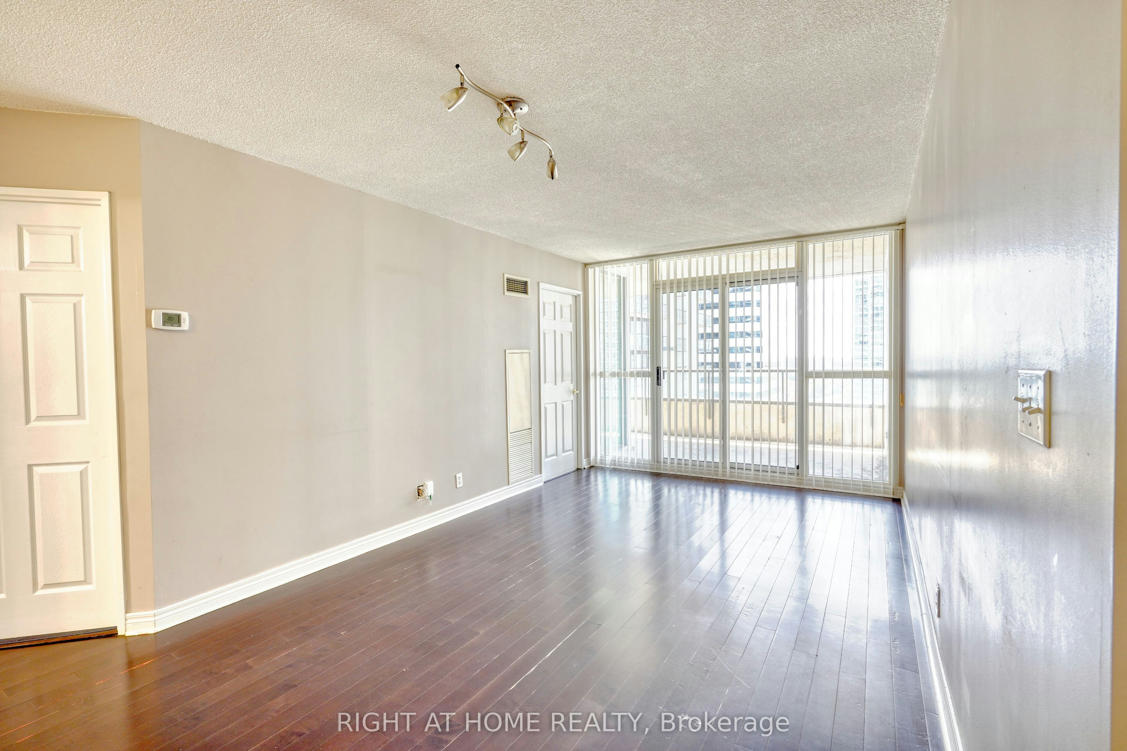 2501-23 Hollywood Avenue, Toronto, ON, M4L 2K4 - 5