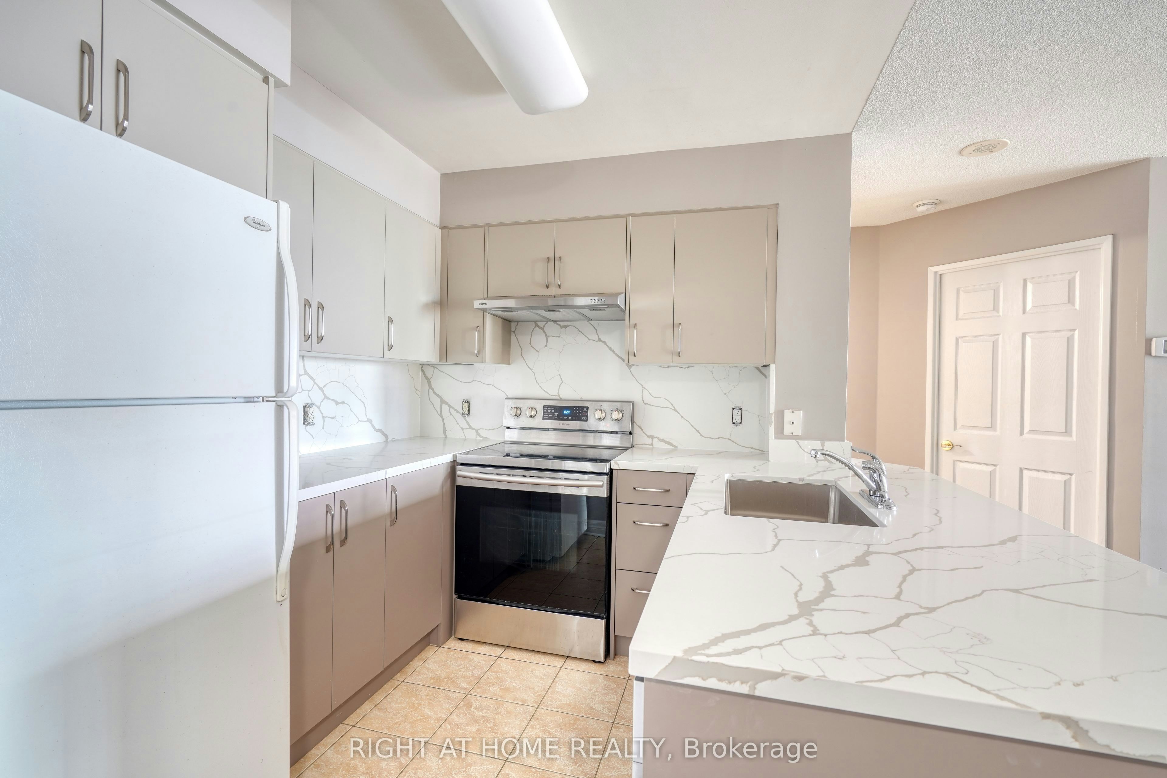 2501-23 Hollywood Avenue, Toronto, ON, M4L 2K4 - 13