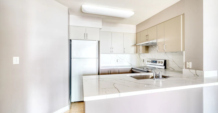 2501-23 Hollywood Avenue, Toronto, ON, M4L 2K4 - 11