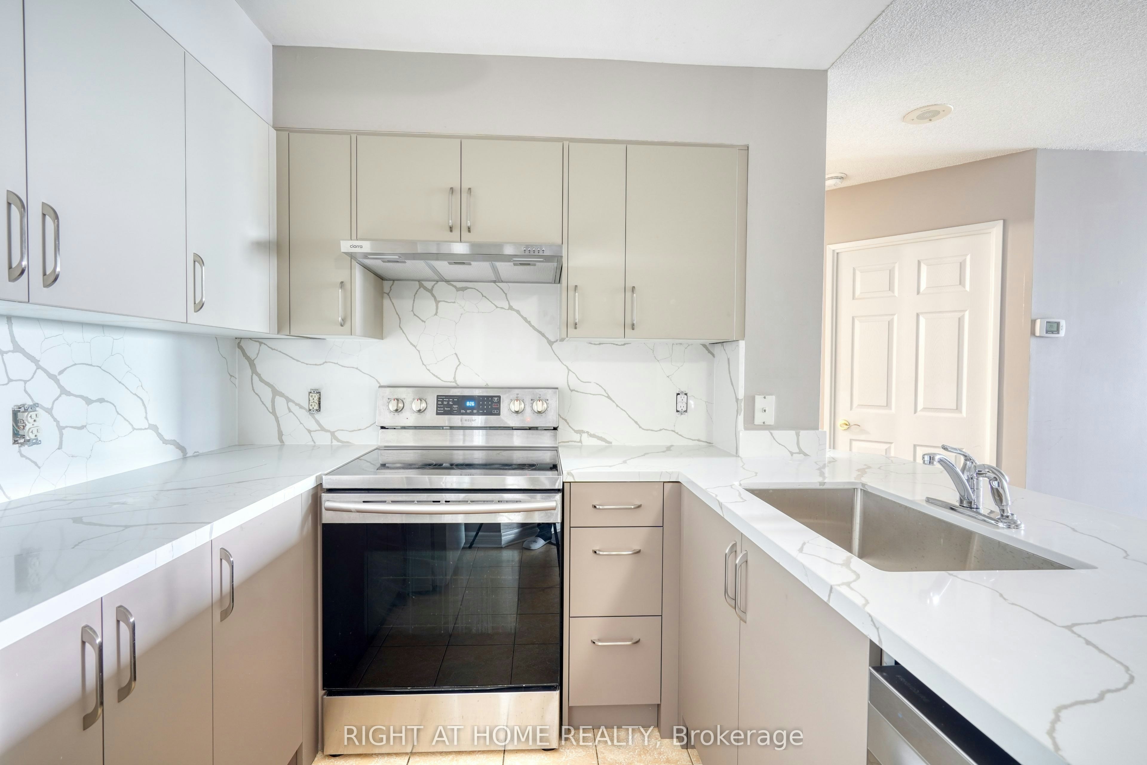 2501-23 Hollywood Avenue, Toronto, ON, M4L 2K4 - 12