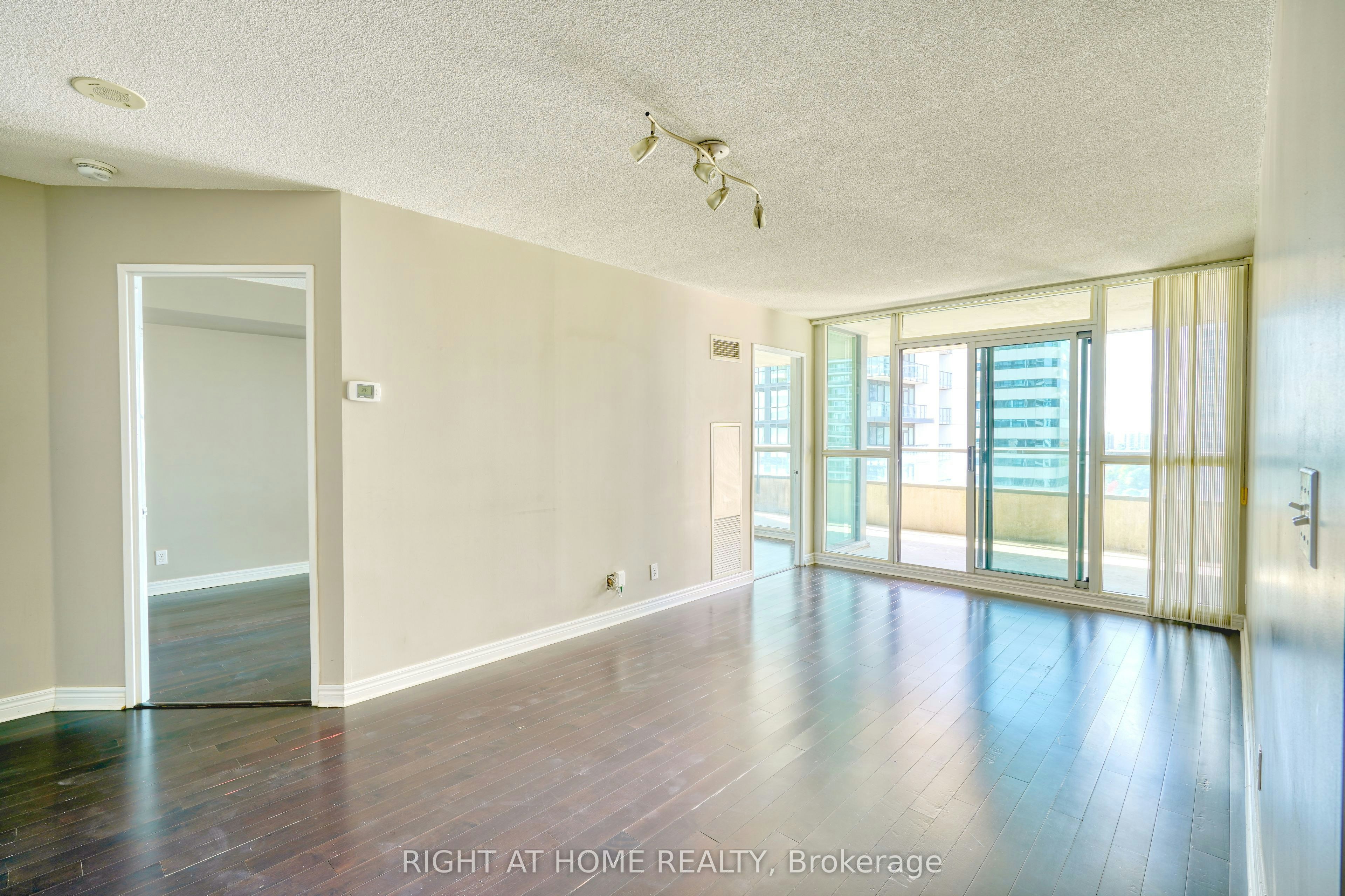 2501-23 Hollywood Avenue, Toronto, ON, M4L 2K4 - 7