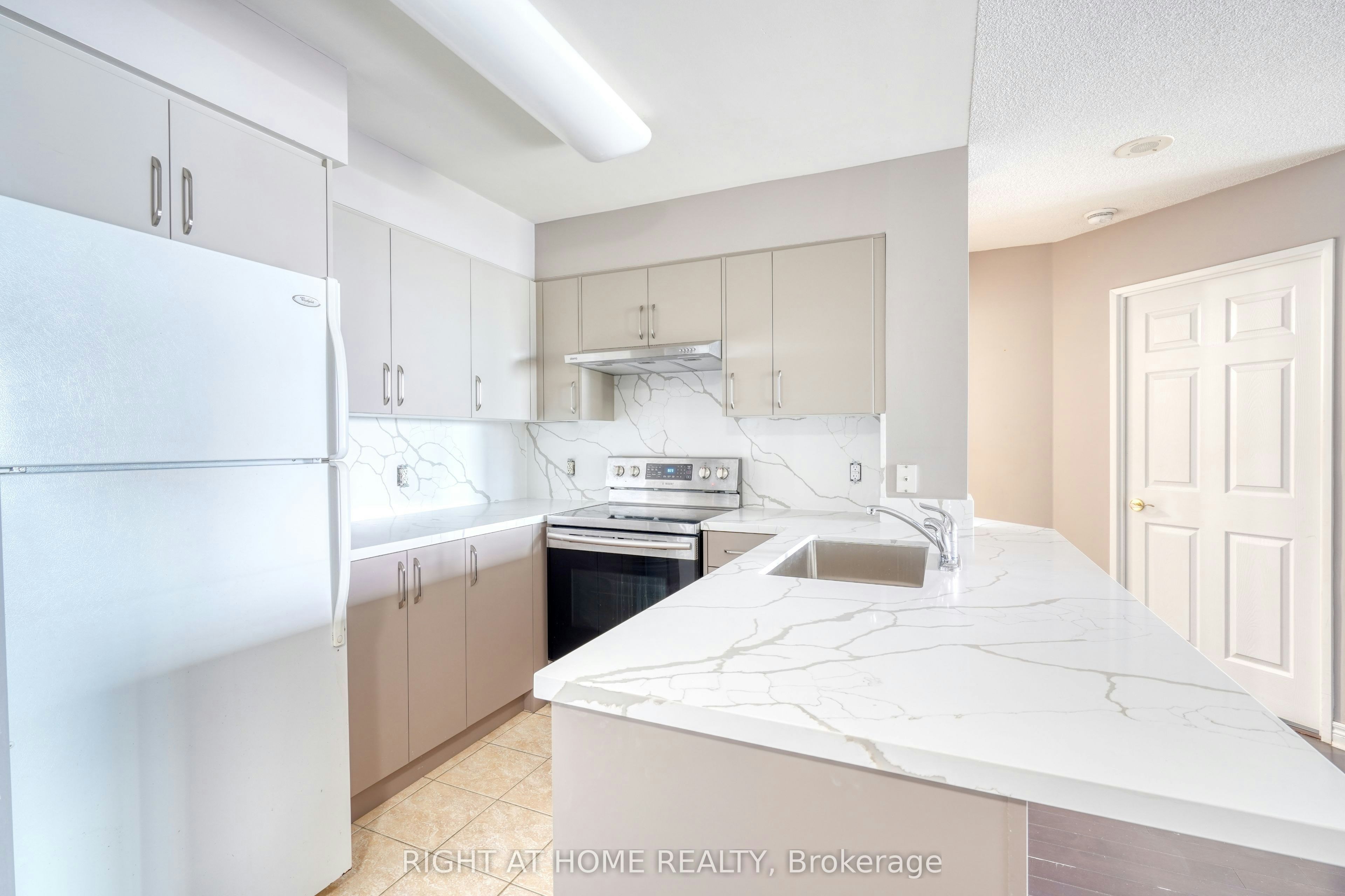 2501-23 Hollywood Avenue, Toronto, ON, M4L 2K4 - 10
