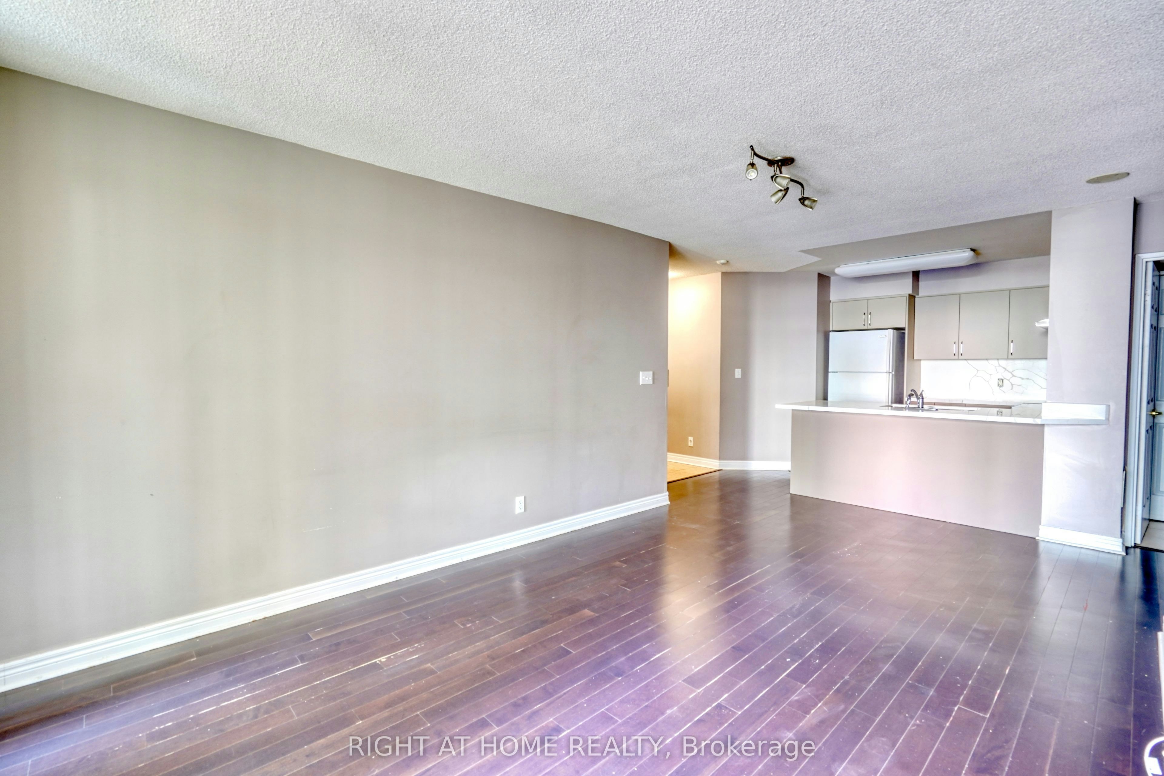 2501-23 Hollywood Avenue, Toronto, ON, M4L 2K4 - 8