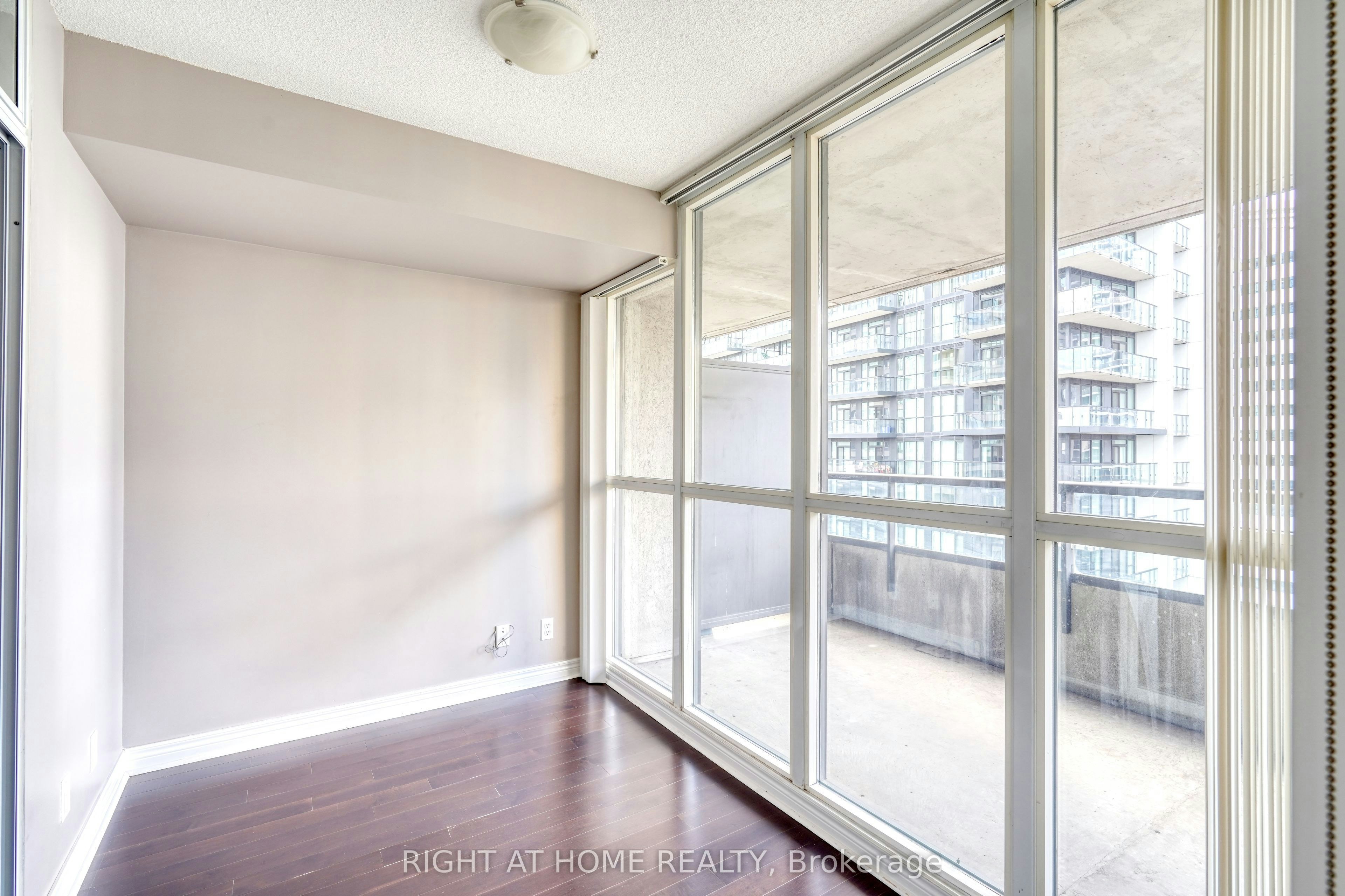 2501-23 Hollywood Avenue, Toronto, ON, M4L 2K4 - 19