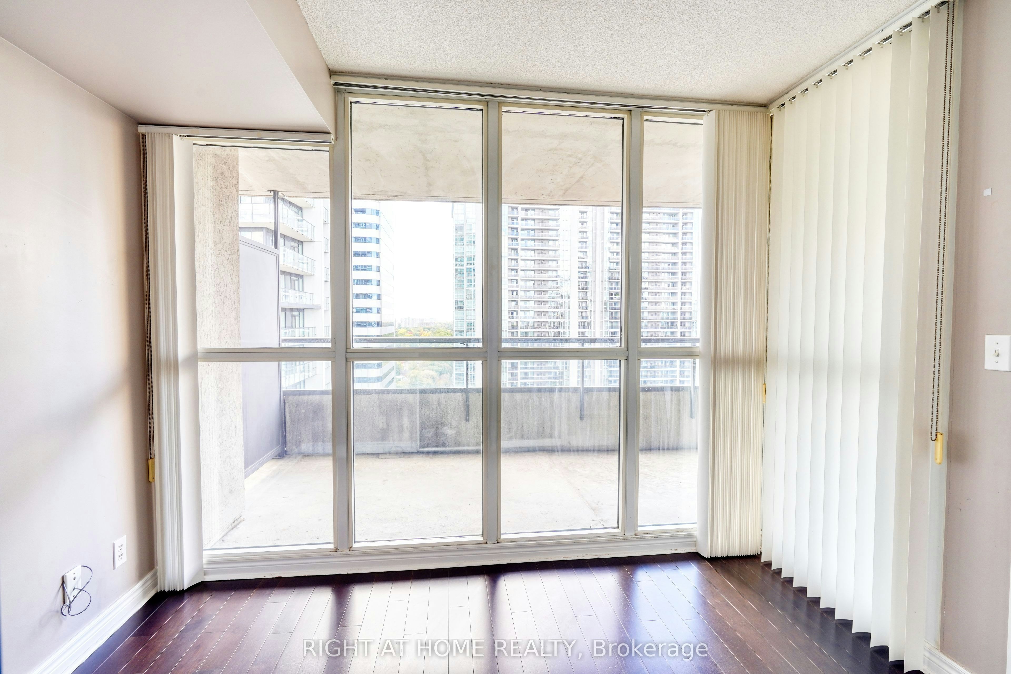 2501-23 Hollywood Avenue, Toronto, ON, M4L 2K4 - 20