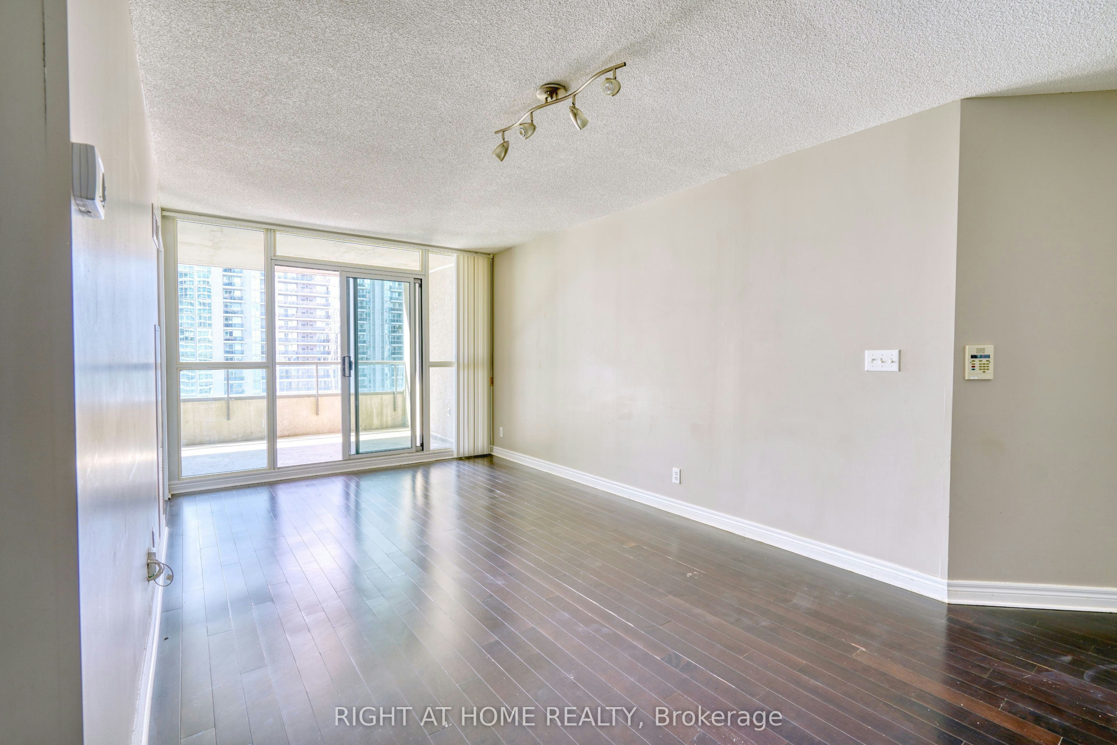 2501-23 Hollywood Avenue, Toronto, ON, M4L 2K4 - 6