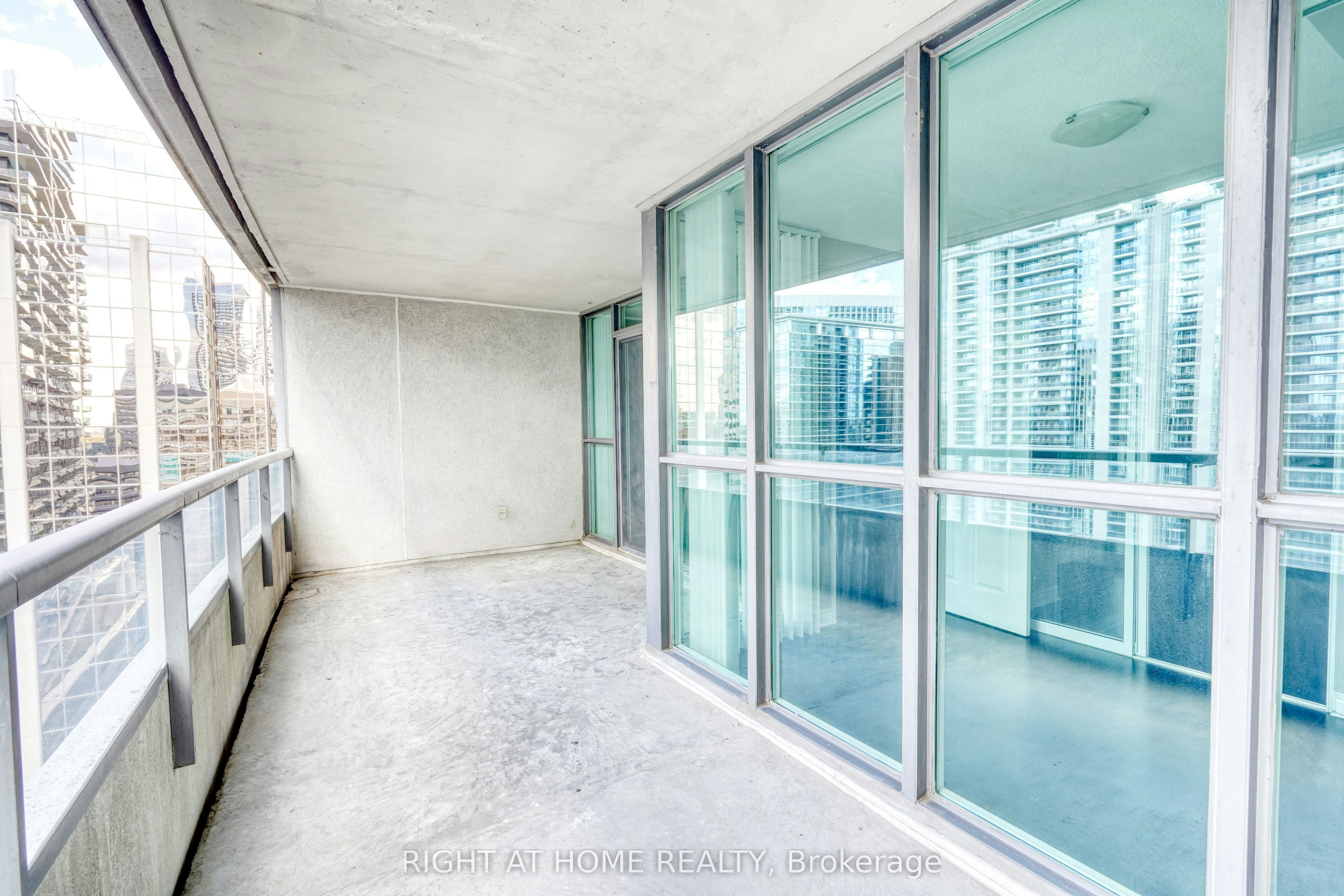 2501-23 Hollywood Avenue, Toronto, ON, M4L 2K4 - 22