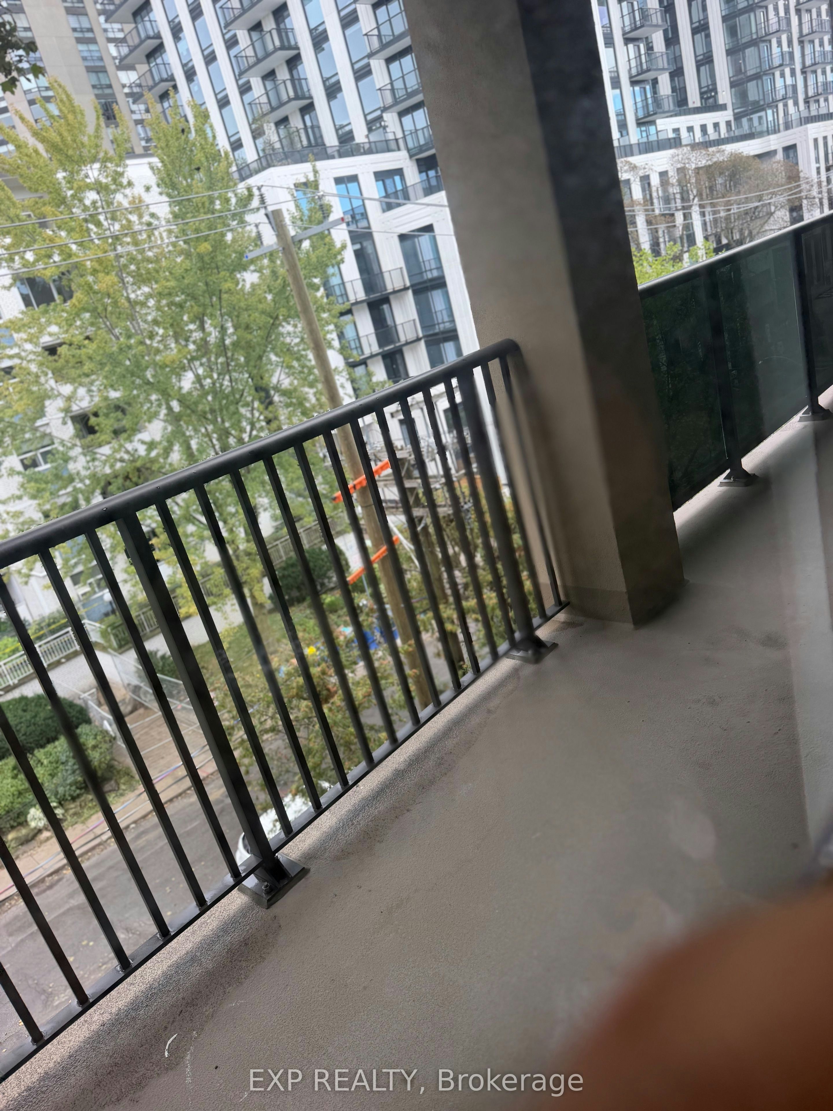 404-60 Montclair Avenue, Toronto, ON, M5P 1P7 - 11