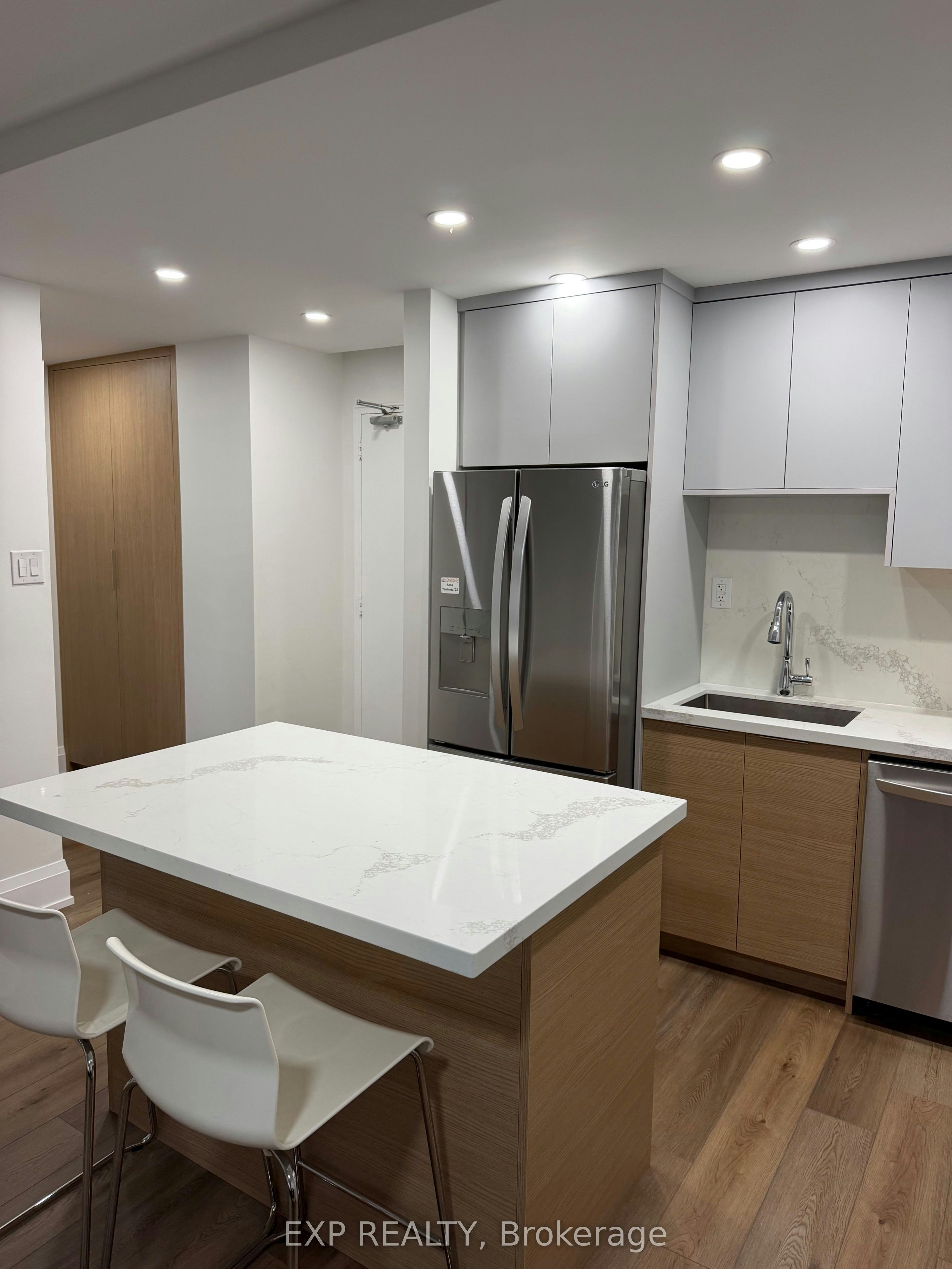 404-60 Montclair Avenue, Toronto, ON, M5P 1P7 - 3