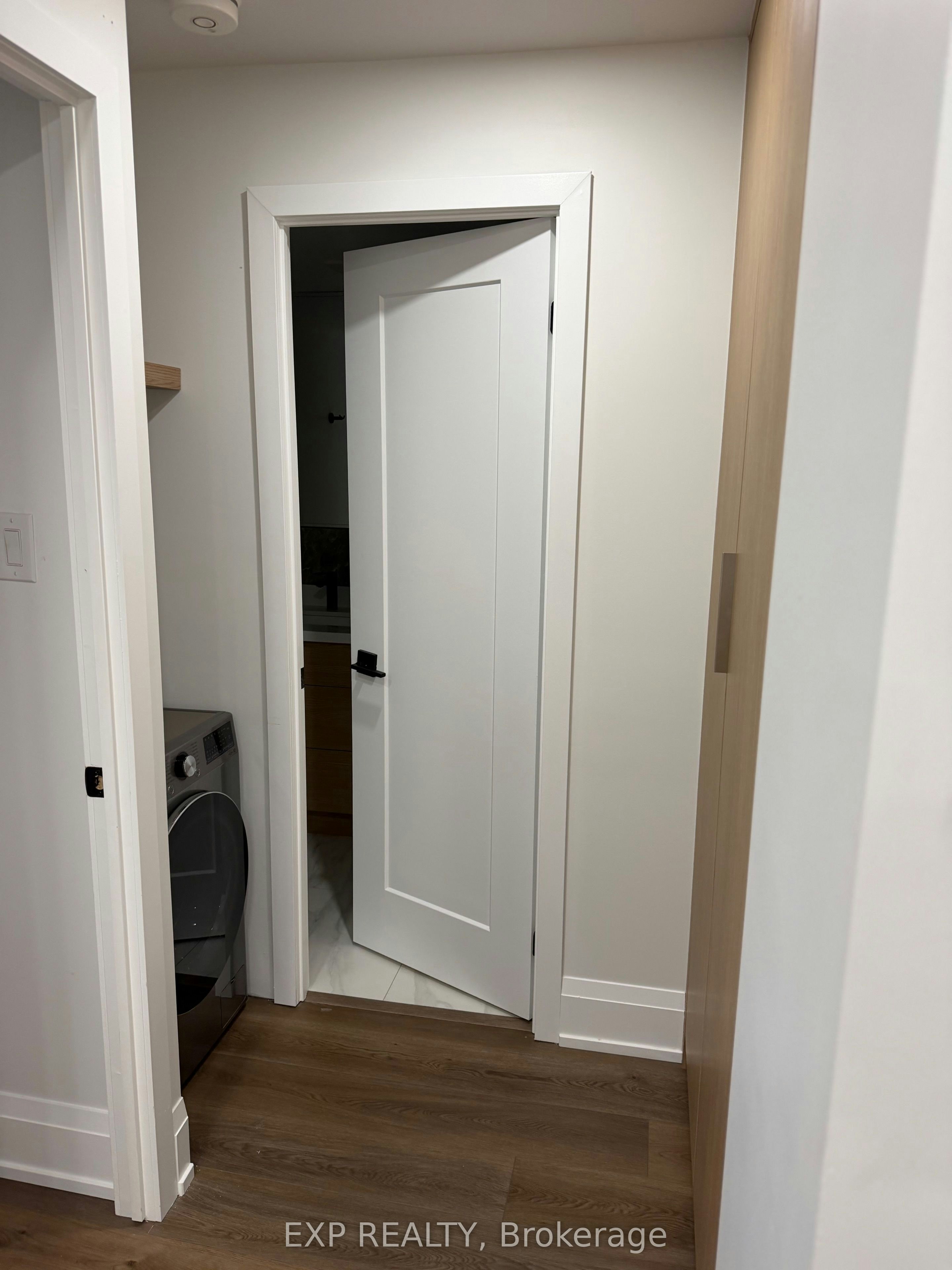 404-60 Montclair Avenue, Toronto, ON, M5P 1P7 - 9