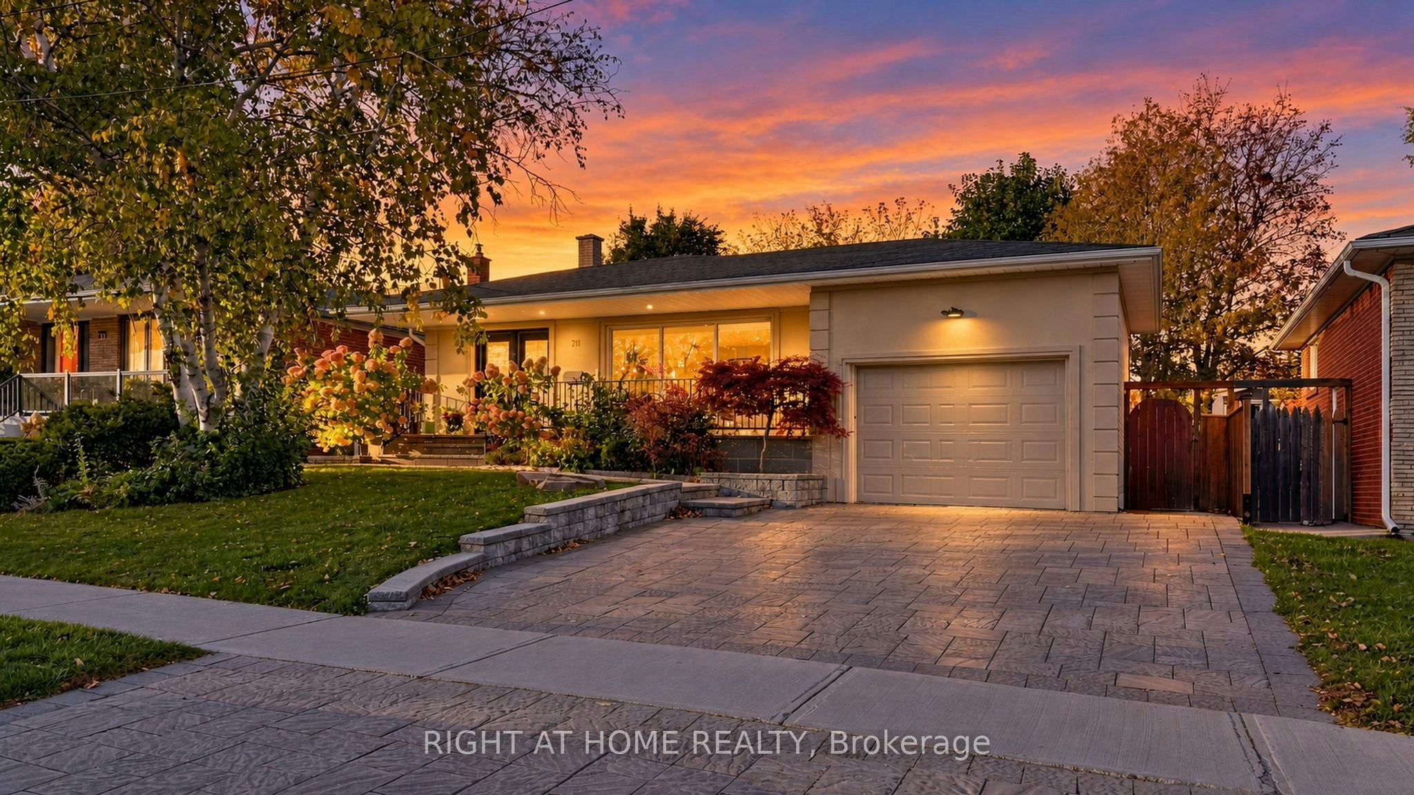 24 Stonedene Boulevard, Toronto, ON, M2R 3C7