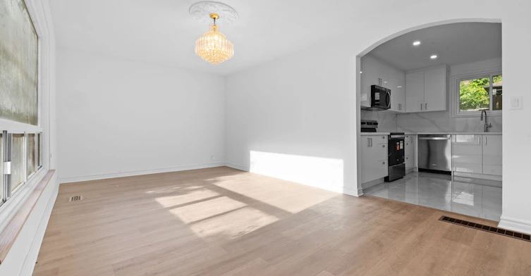 2 Lisburn Crescent, Toronto, ON, M2J 2Z5 - 3