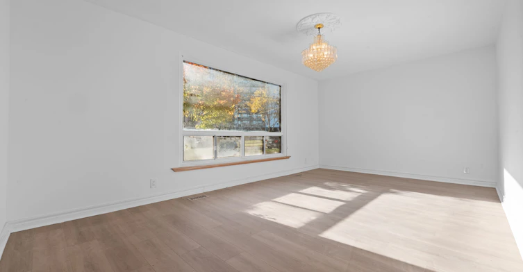 2 Lisburn Crescent, Toronto, ON, M2J 2Z5 - 5