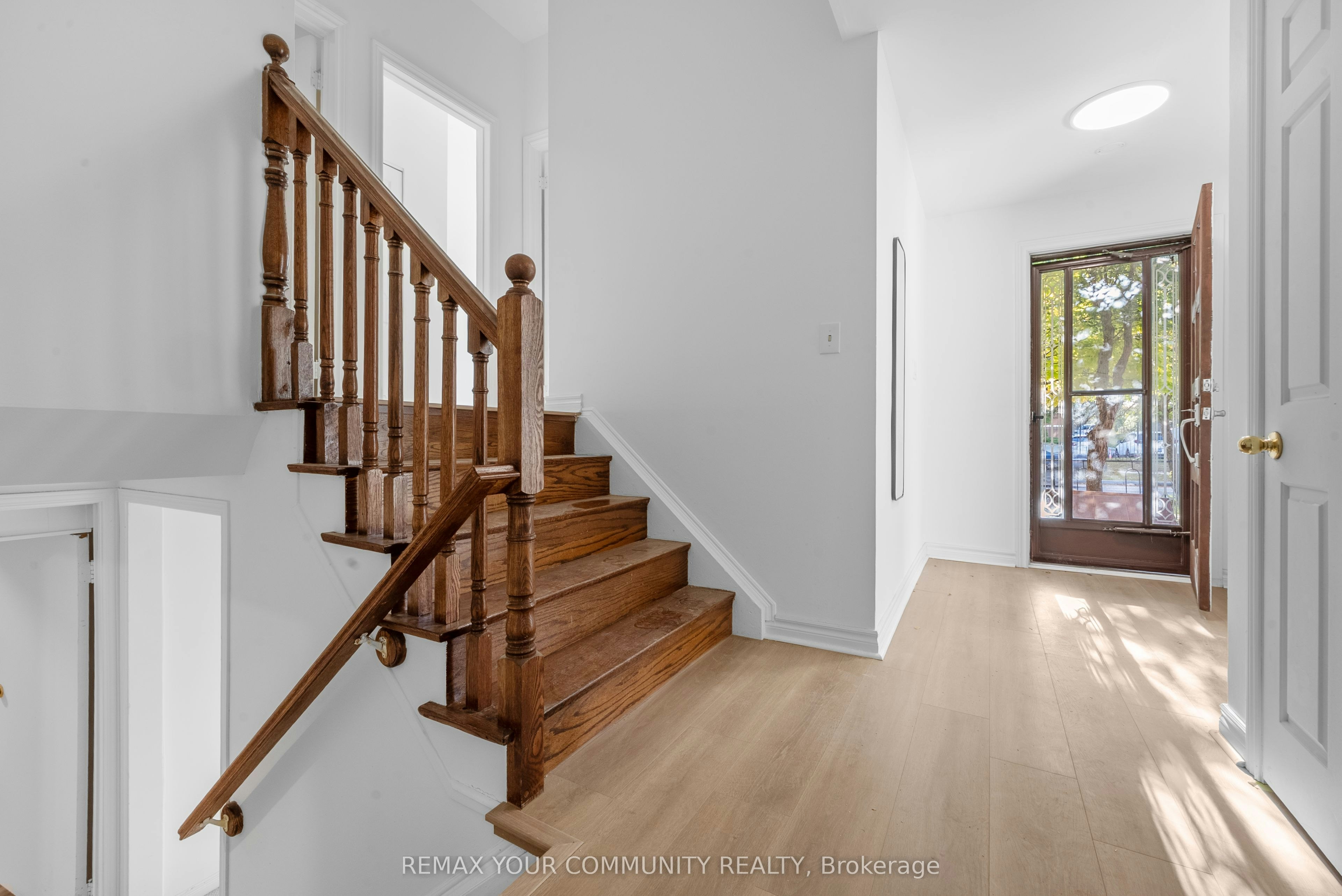 2 Lisburn Crescent, Toronto, ON, M2J 2Z5 - 7