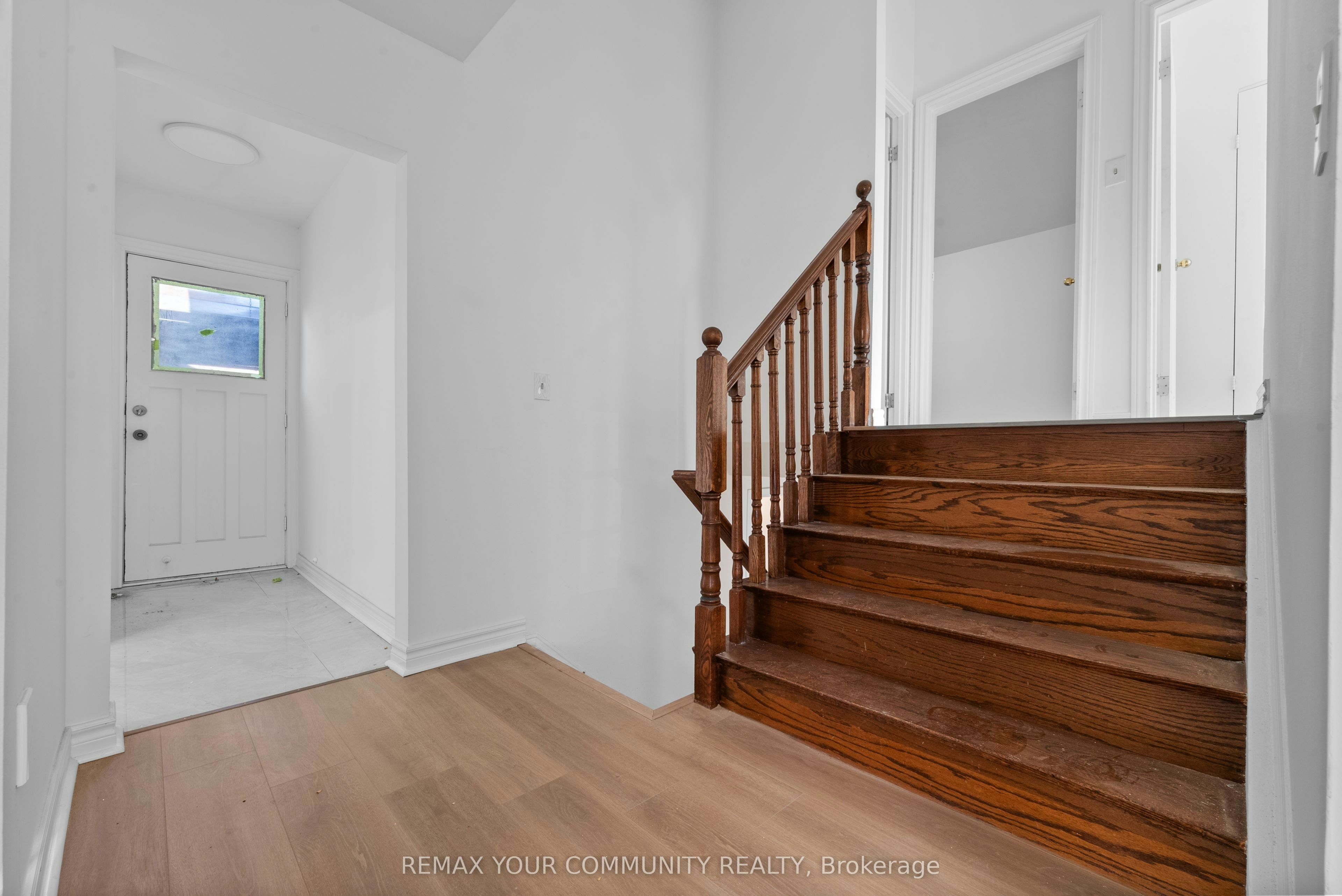 2 Lisburn Crescent, Toronto, ON, M2J 2Z5 - 6