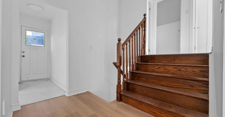 2 Lisburn Crescent, Toronto, ON, M2J 2Z5 - 6