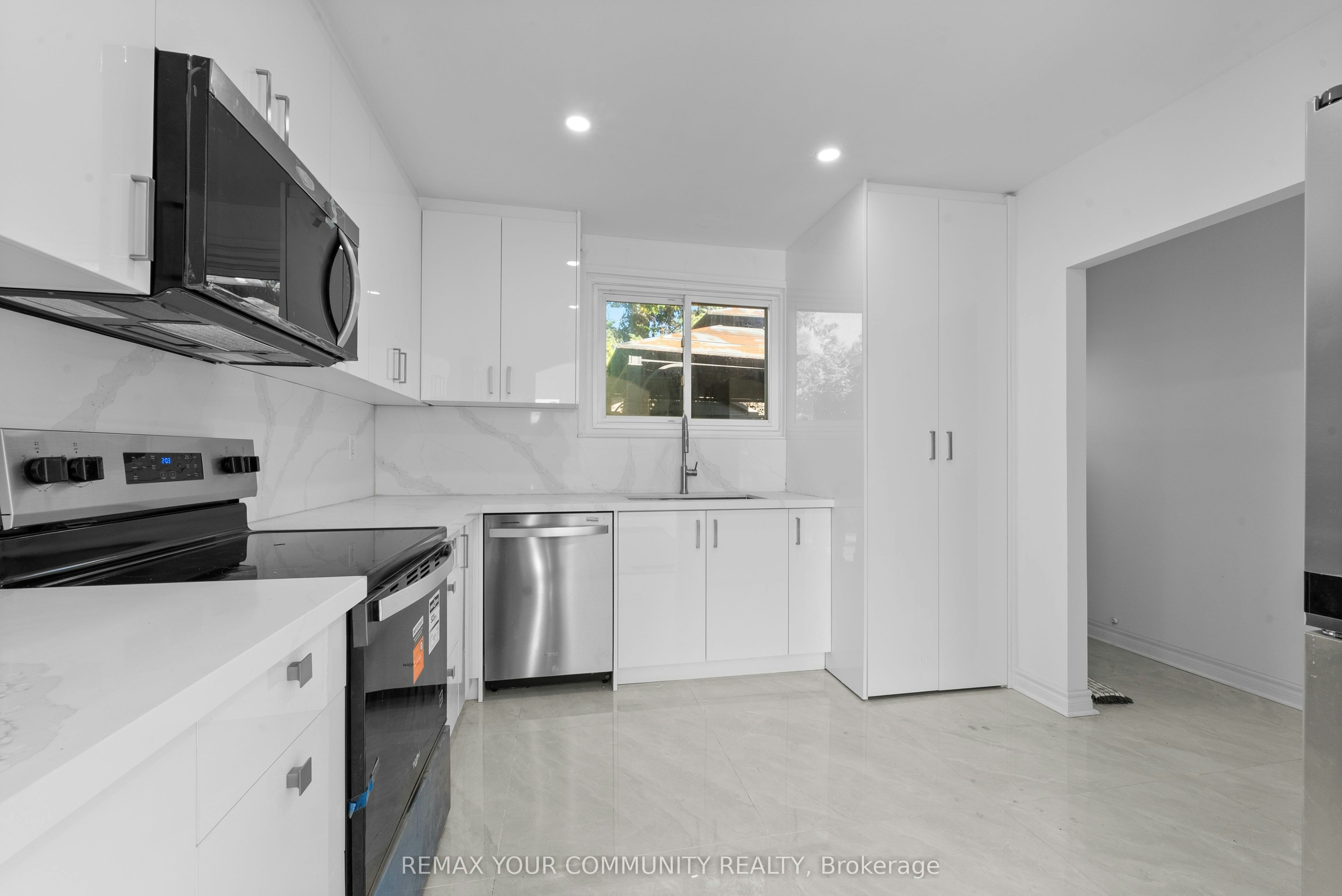 2 Lisburn Crescent, Toronto, ON, M2J 2Z5
