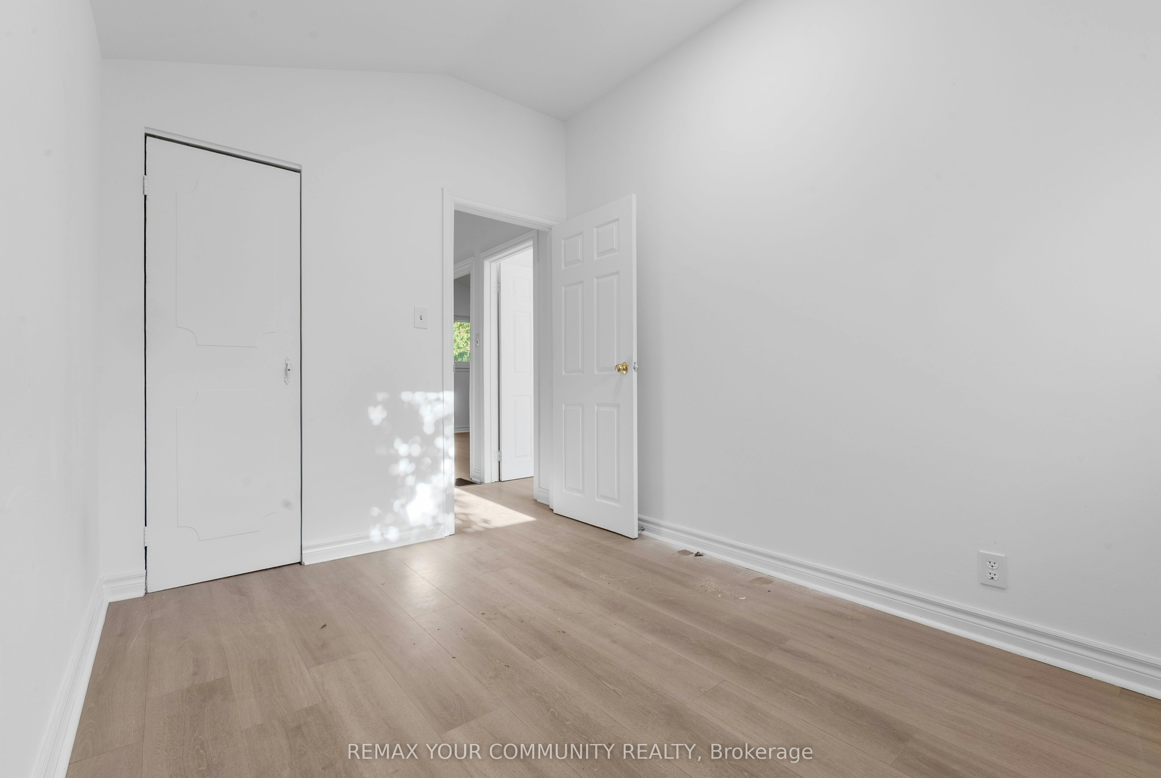 2 Lisburn Crescent, Toronto, ON, M2J 2Z5 - 9