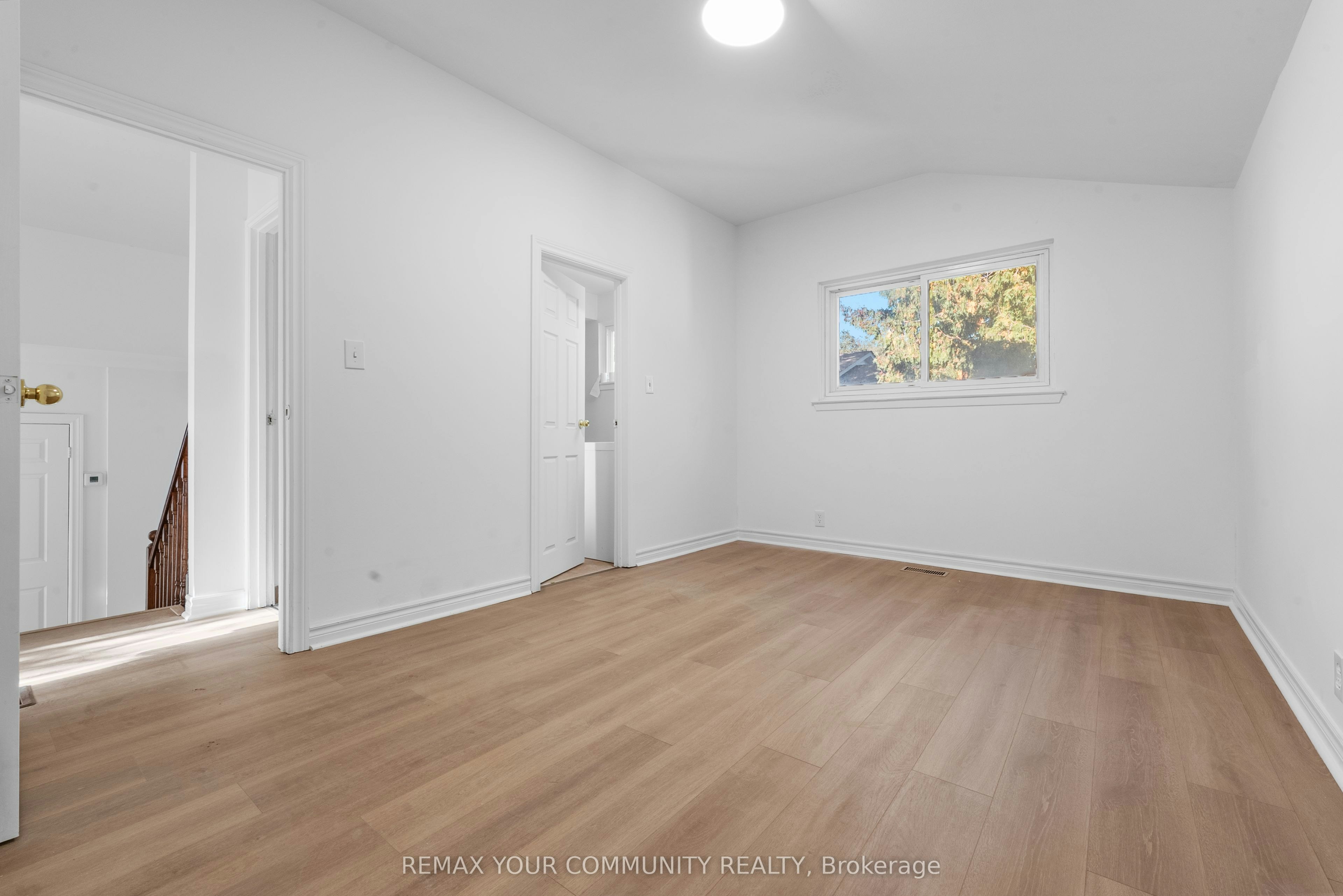 2 Lisburn Crescent, Toronto, ON, M2J 2Z5 - 12