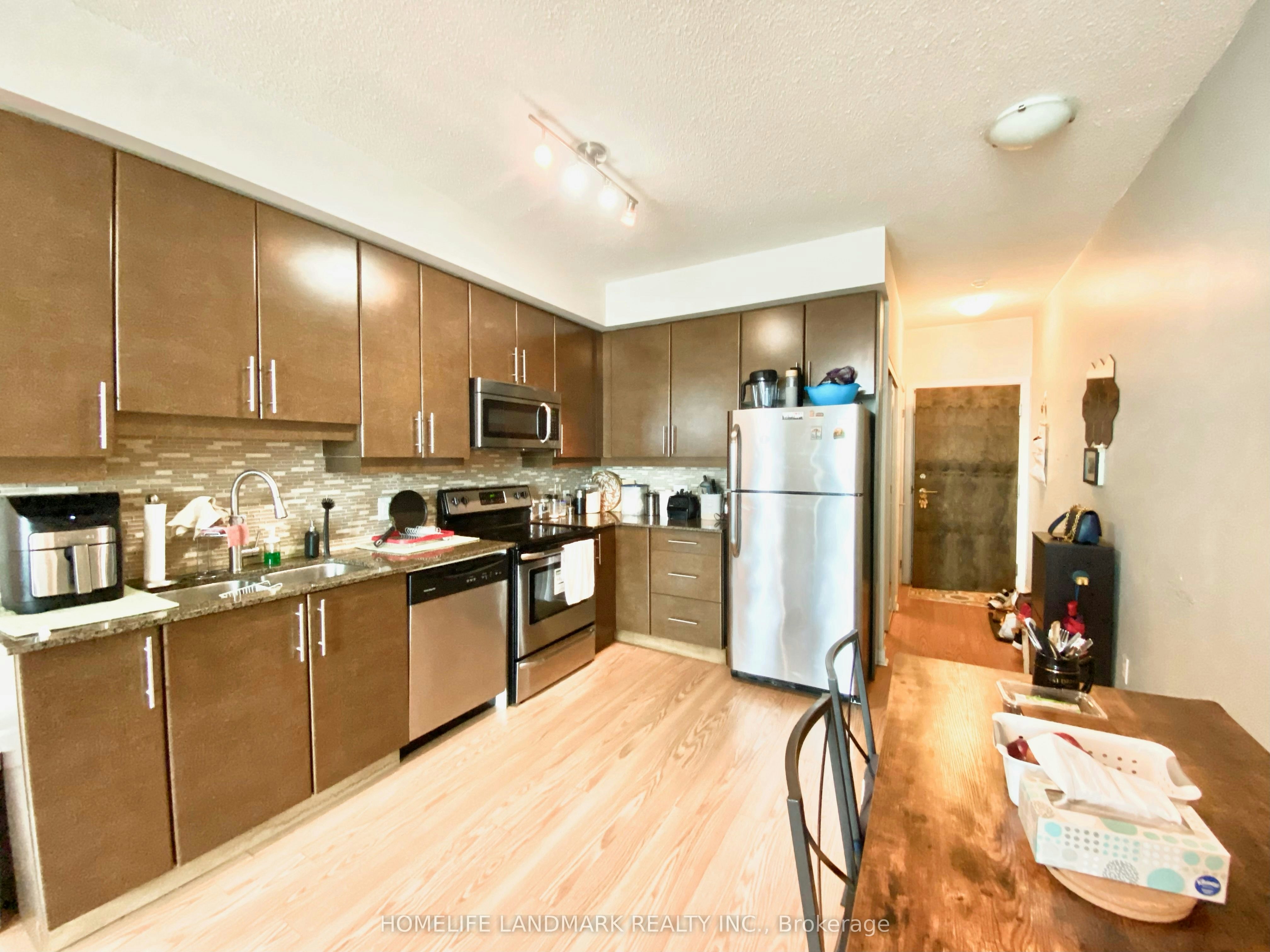 1911-33 Bay Street, Toronto, ON, M5J 2Z3 - 6
