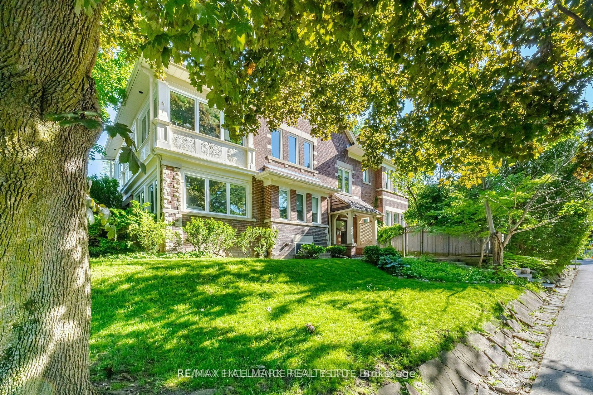 Lower-193 Heath Street W, Toronto, ON, M4V 1V3