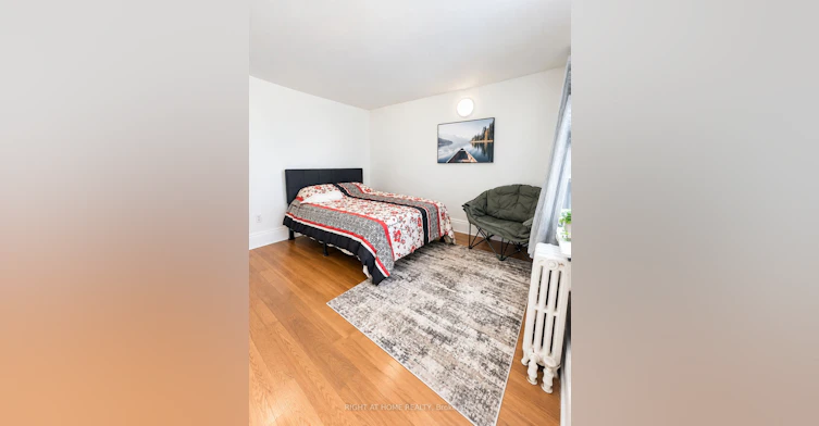 Main floor-10 Borden Street, Toronto, ON, M5S 2M9 - 2
