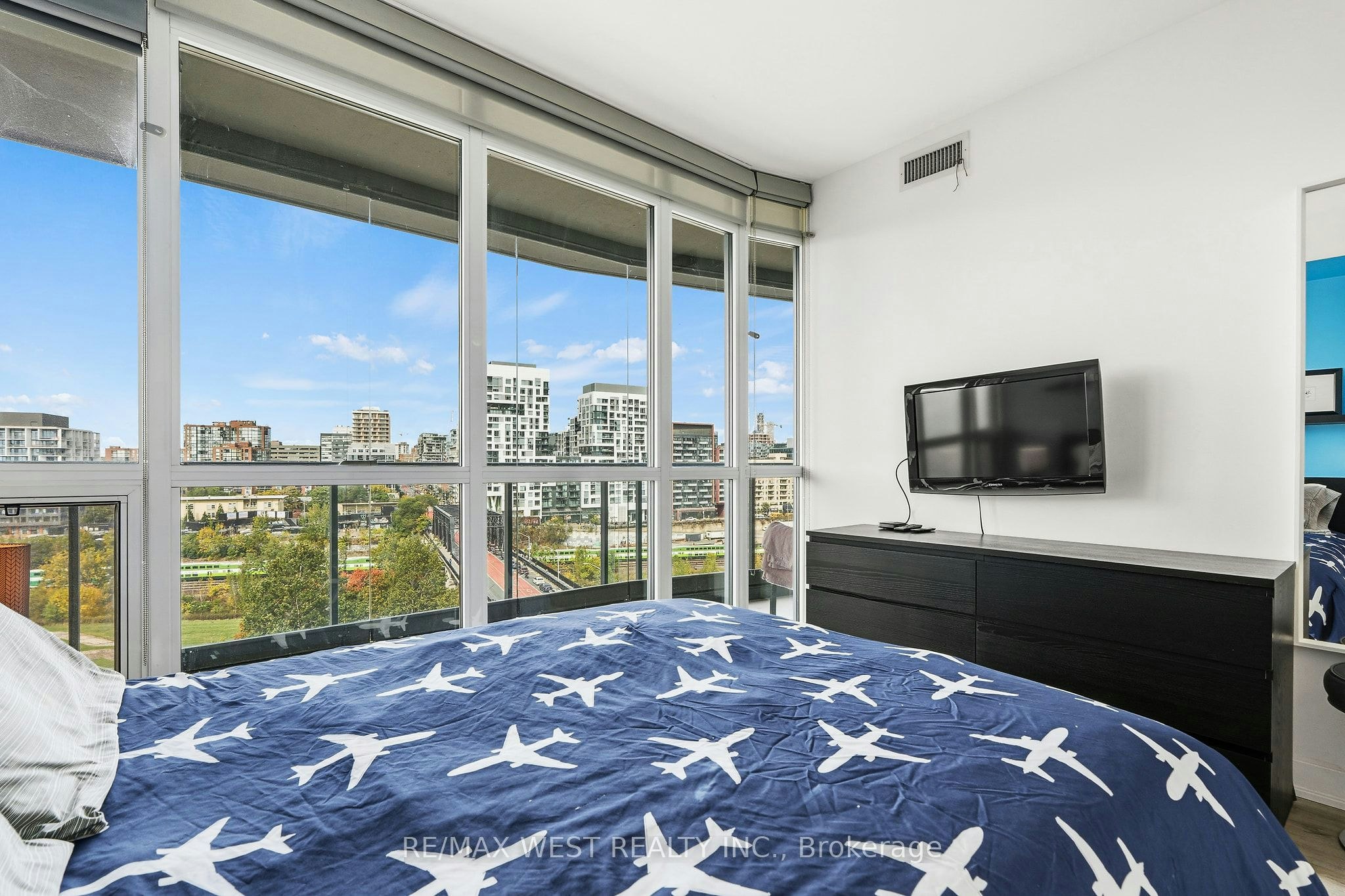 1002-169 Fort York Boulevard, Toronto, ON, M5V 0C8 - 10