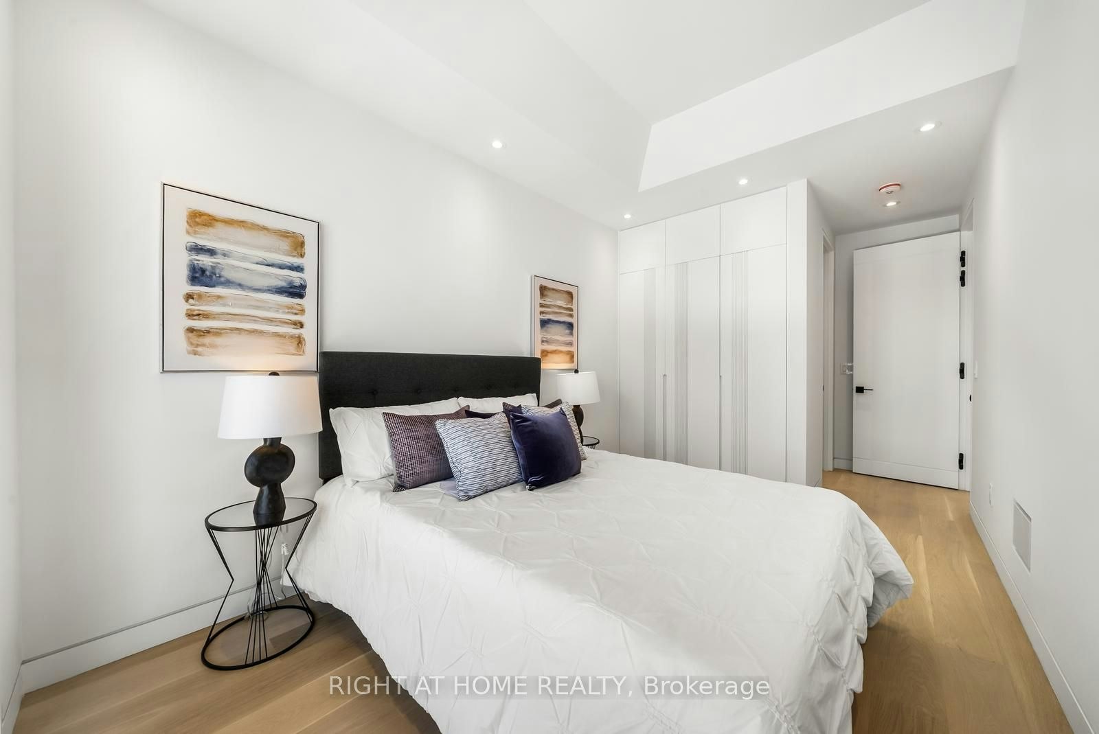 74B Rathnelly Avenue, Toronto, ON, M4V 2M6 - 34