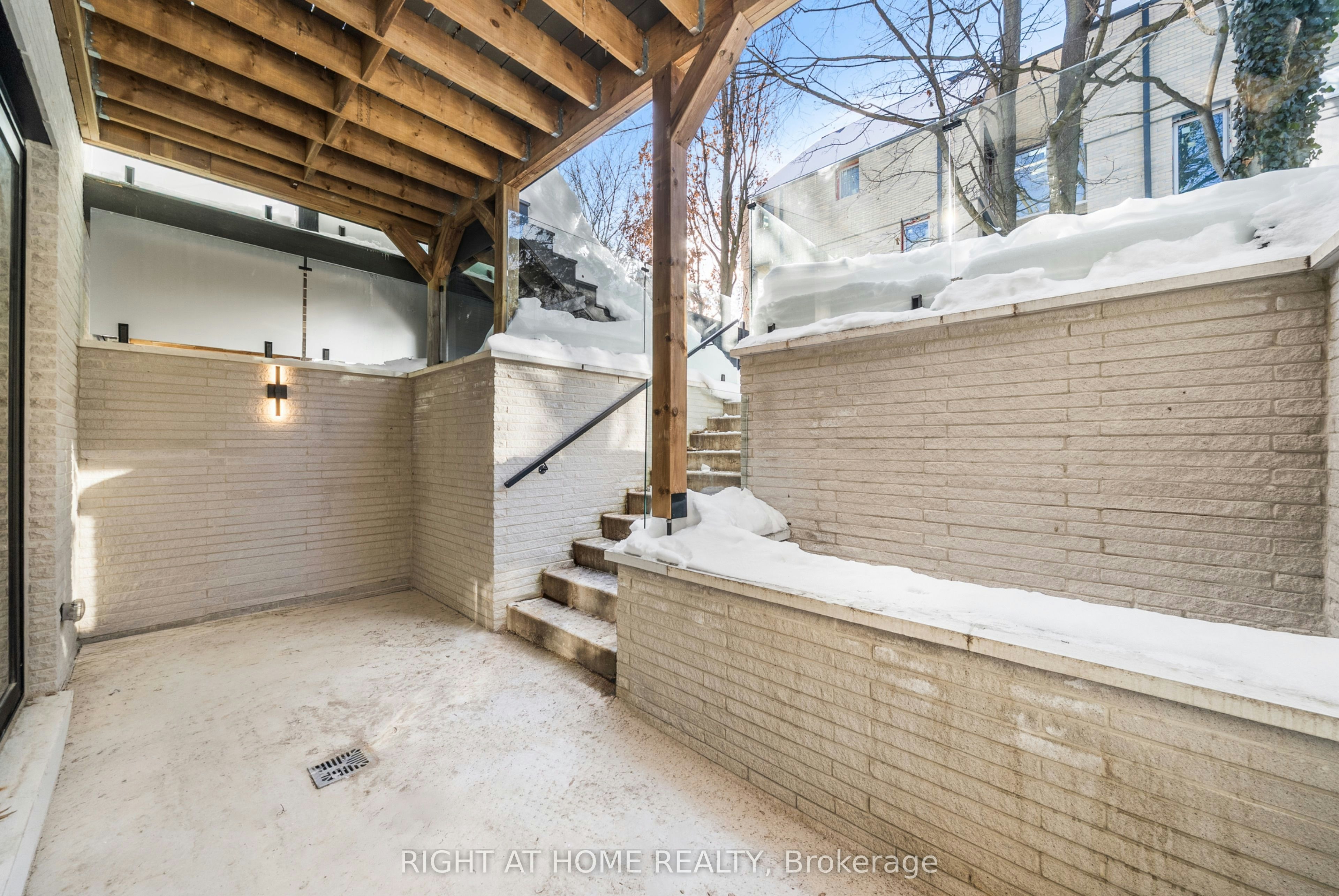 74B Rathnelly Avenue, Toronto, ON, M4V 2M6 - 46