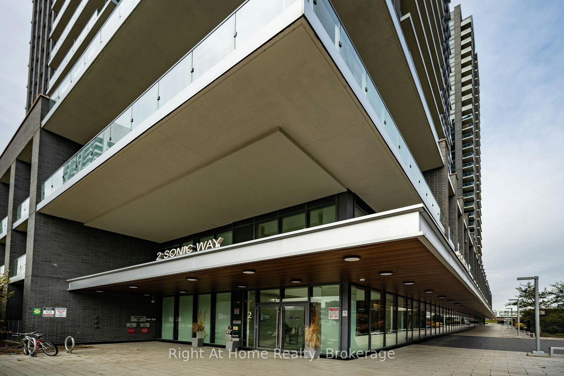 1205-2 Sonic Way, Toronto, ON, M3C 0P2