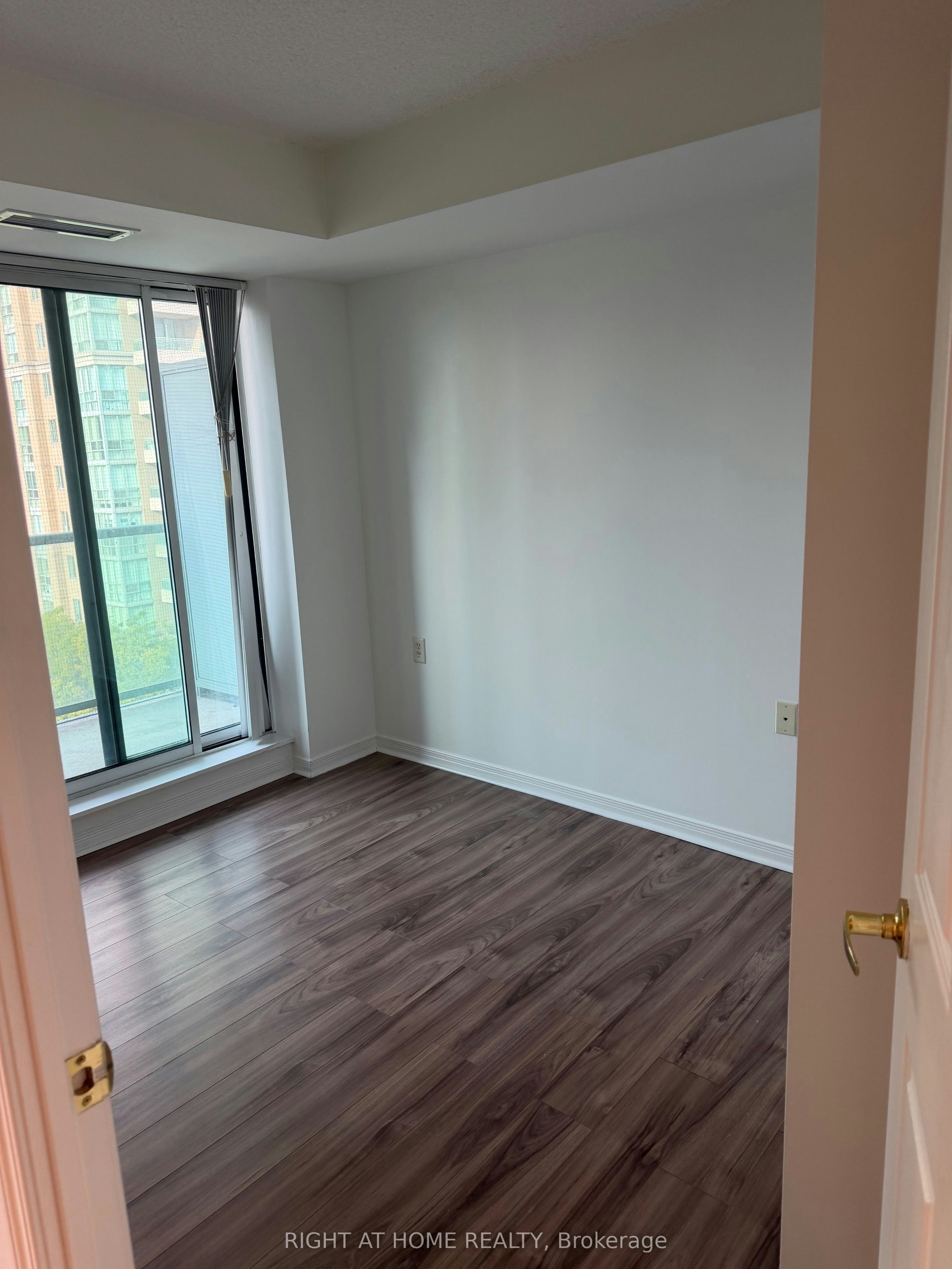 908-26 Olive Avenue, Toronto, ON, M2N 7G7 - 9