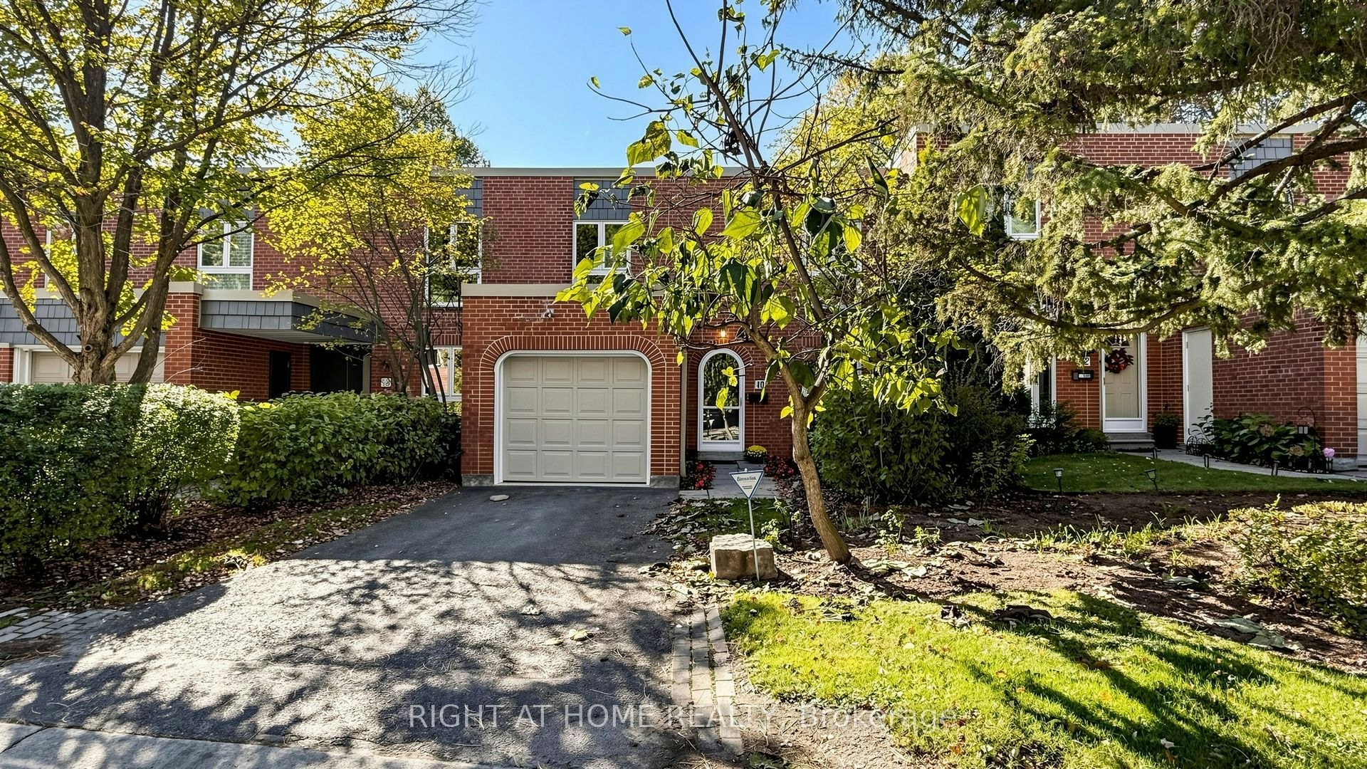 40 Snowshoe Mill Way, Toronto, ON, M2L 1T5