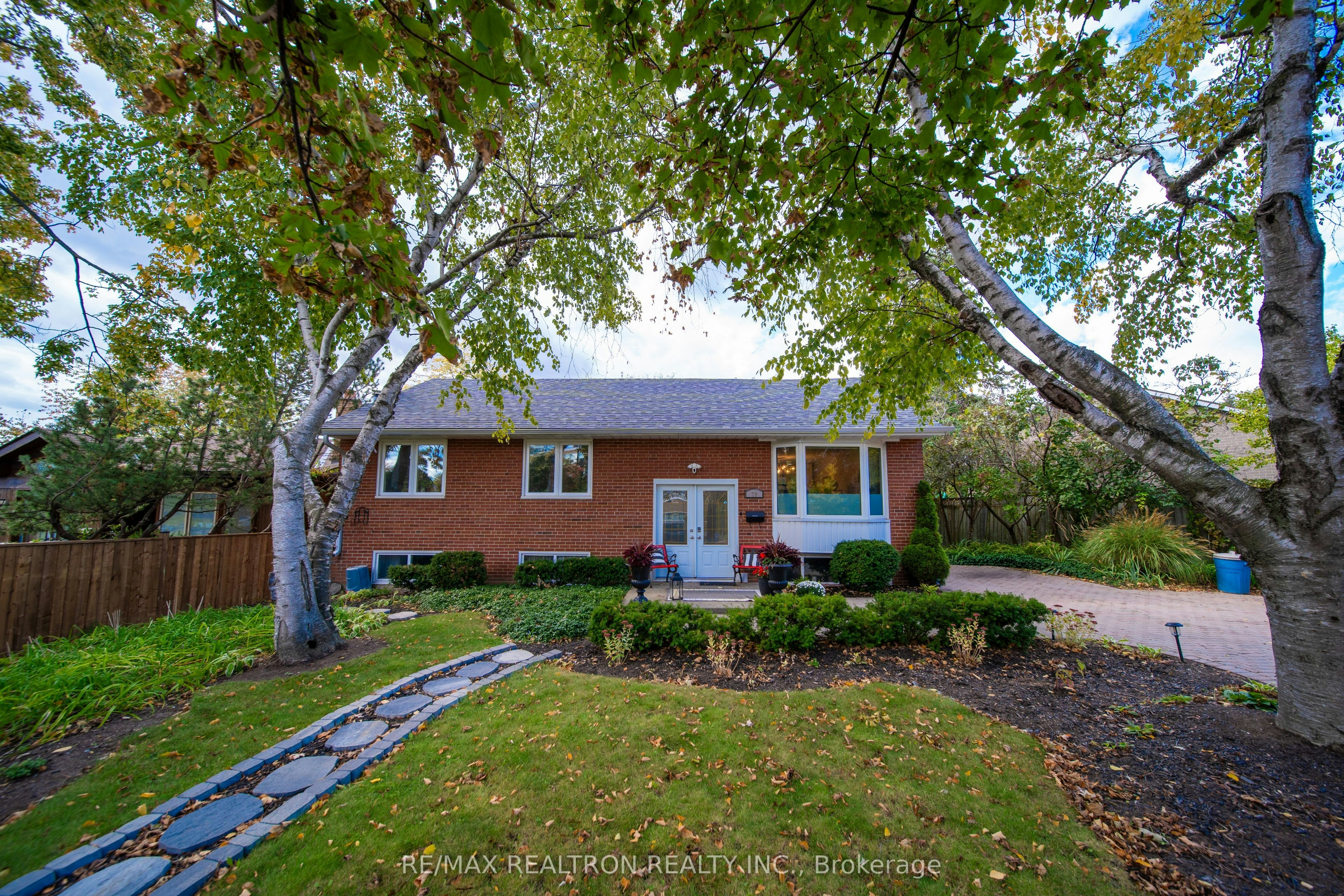 79 Paperbirch Drive, Toronto, ON, M3C 2E6