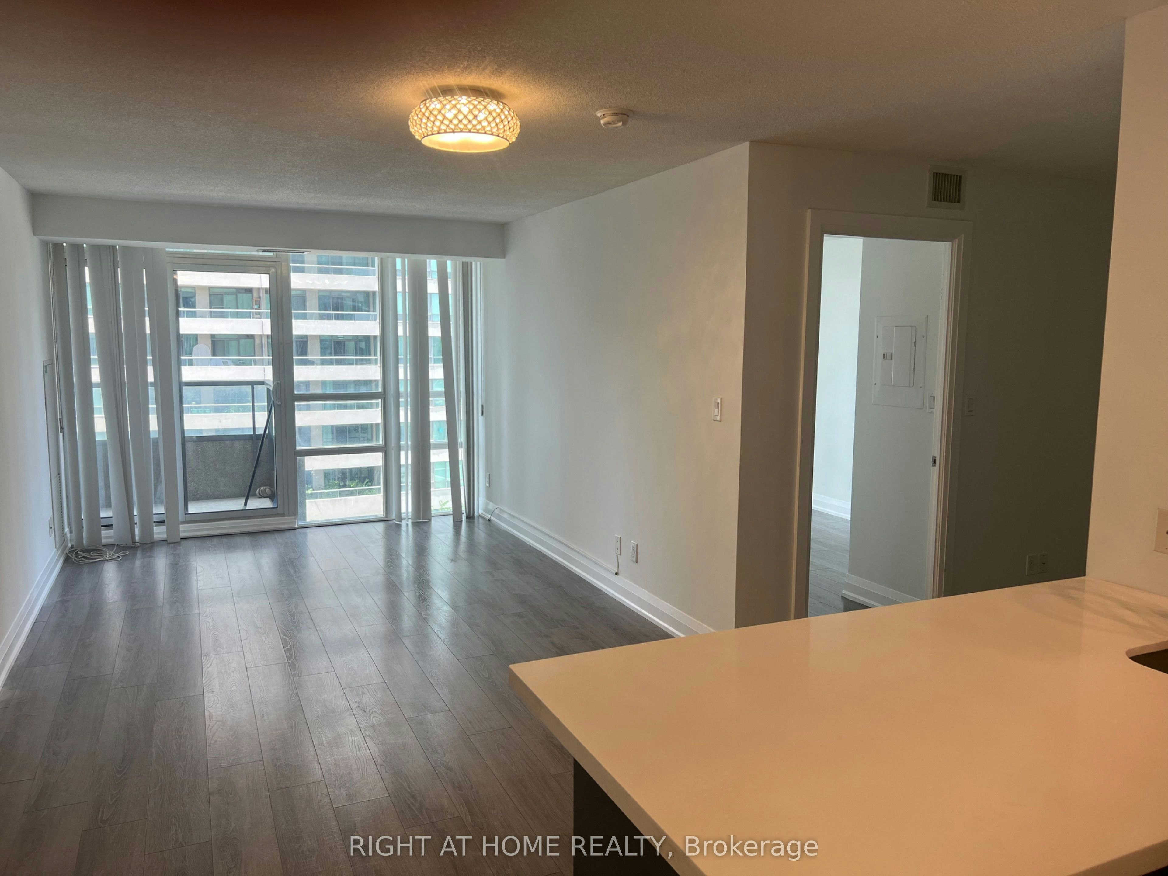 817-35 Hollywood Avenue, Toronto, ON, M2N 0A9 - 4