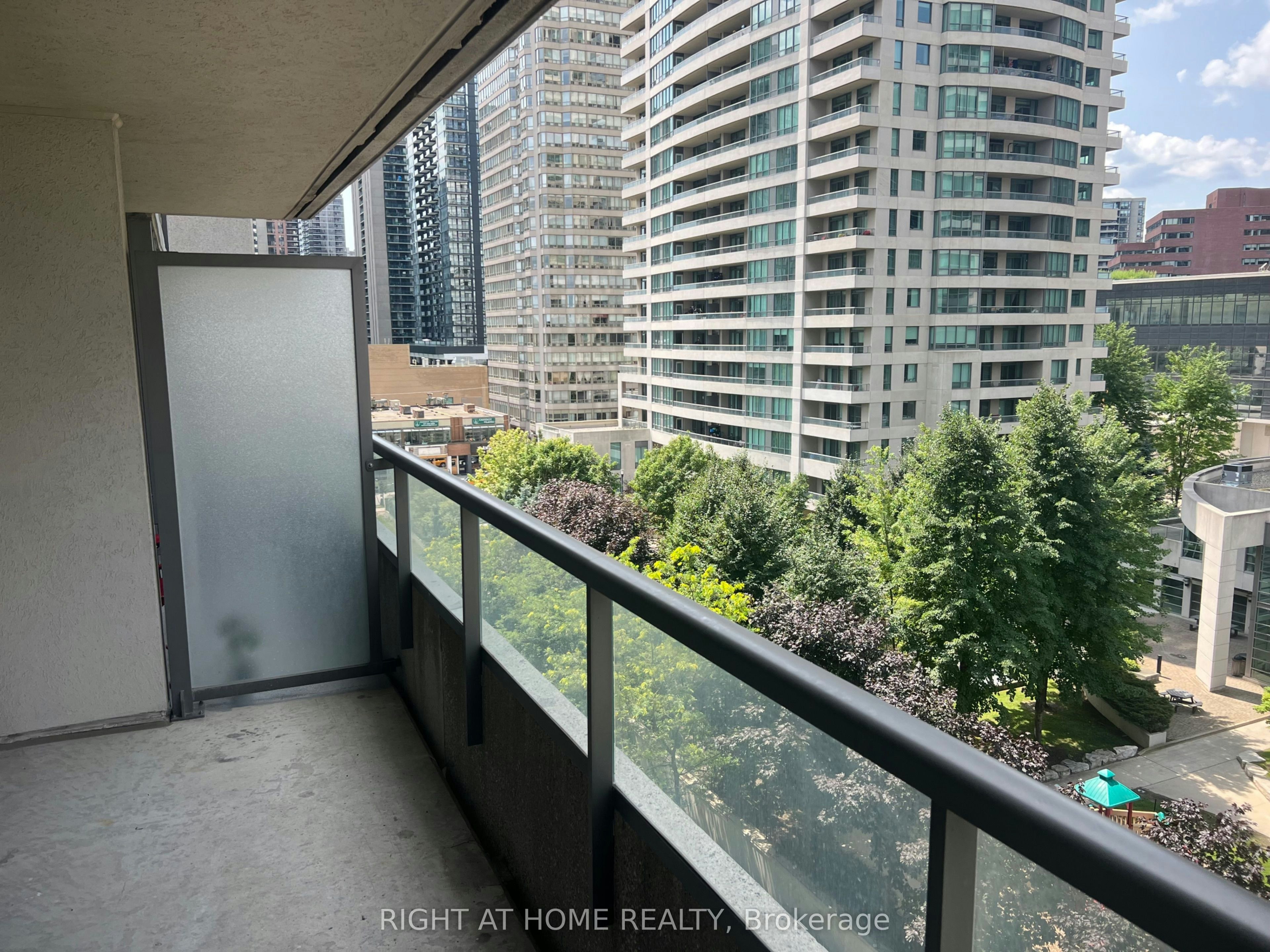 817-35 Hollywood Avenue, Toronto, ON, M2N 0A9 - 30
