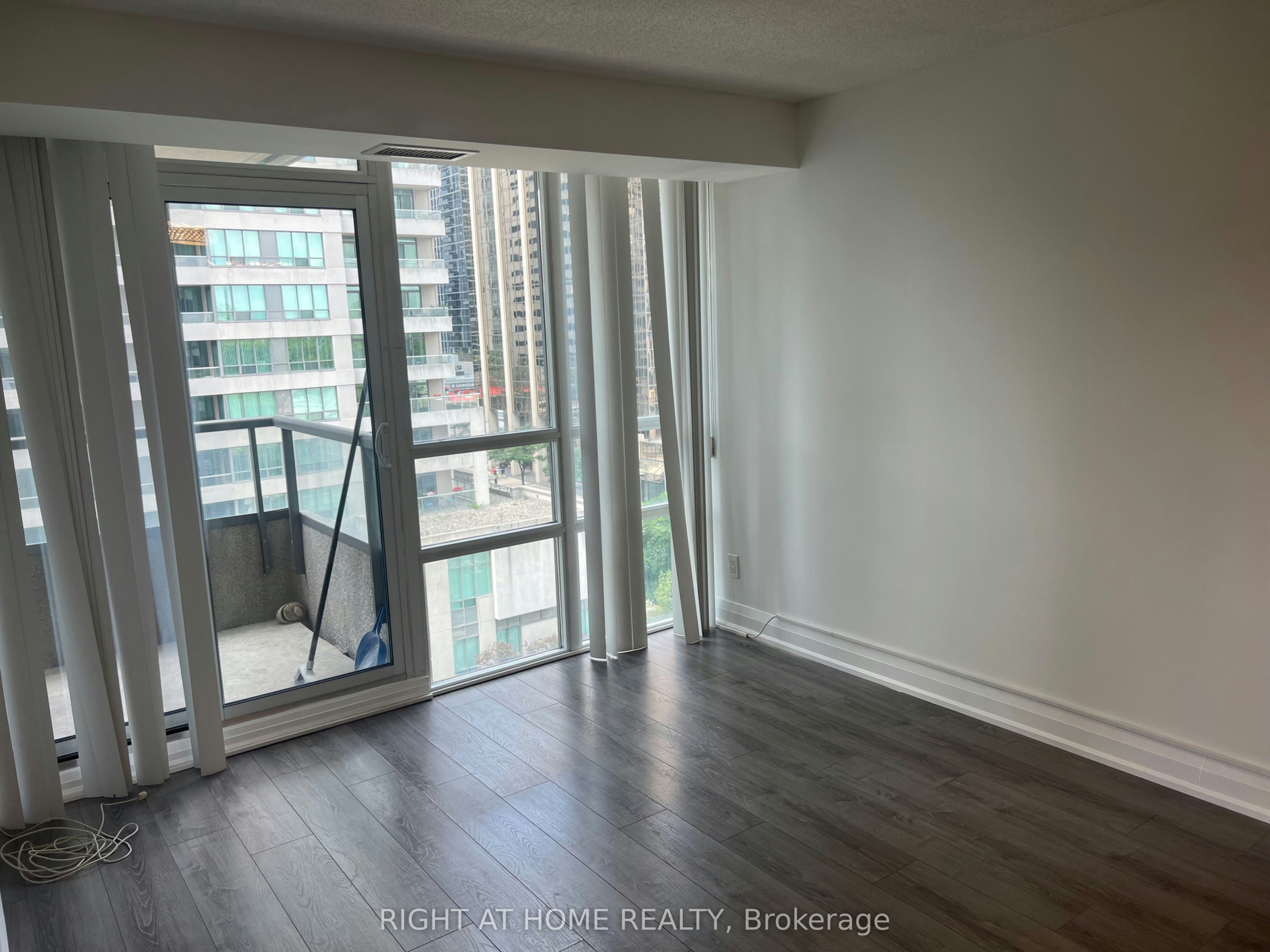 817-35 Hollywood Avenue, Toronto, ON, M2N 0A9 - 12