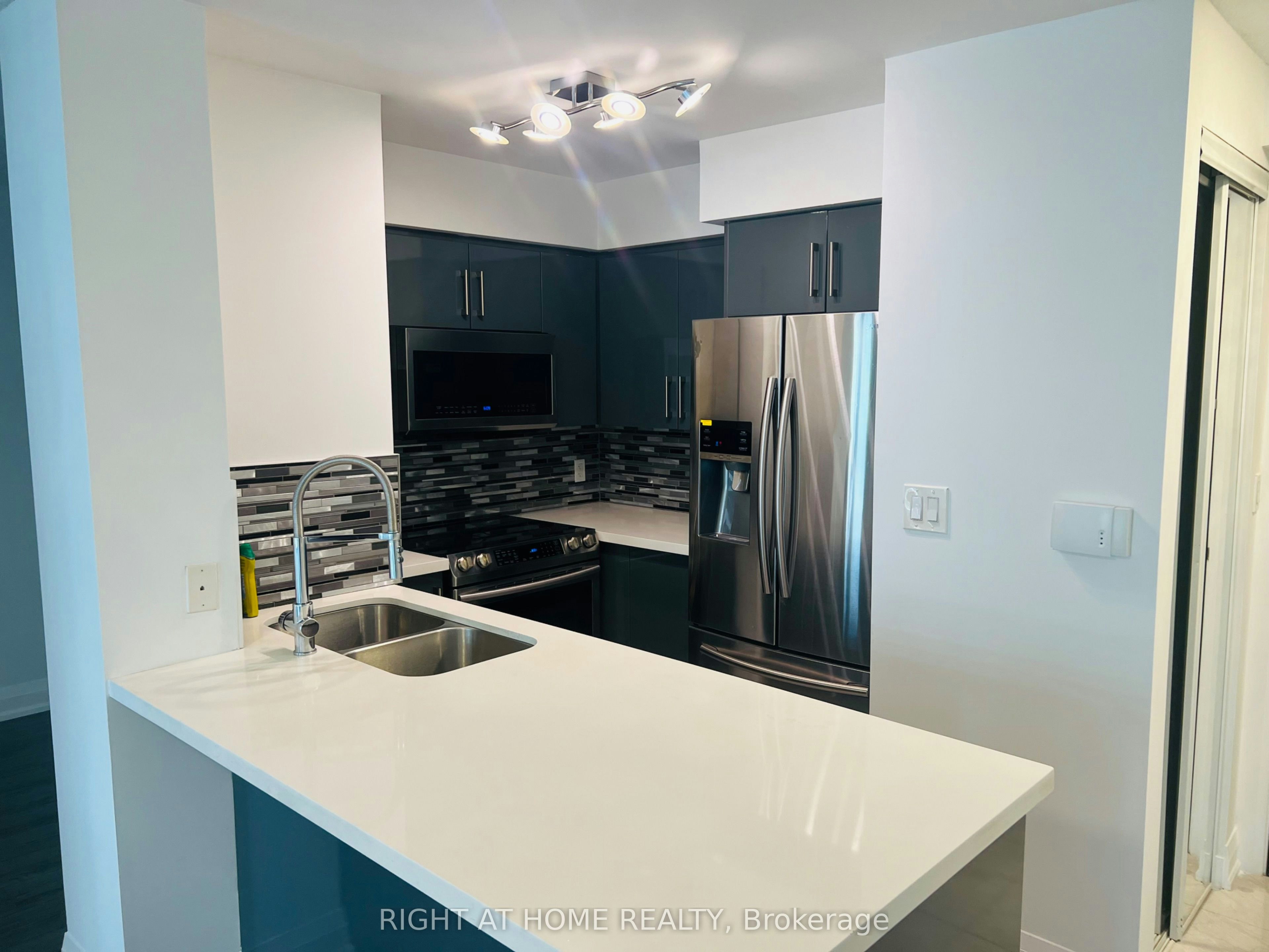 817-35 Hollywood Avenue, Toronto, ON, M2N 0A9 - 16