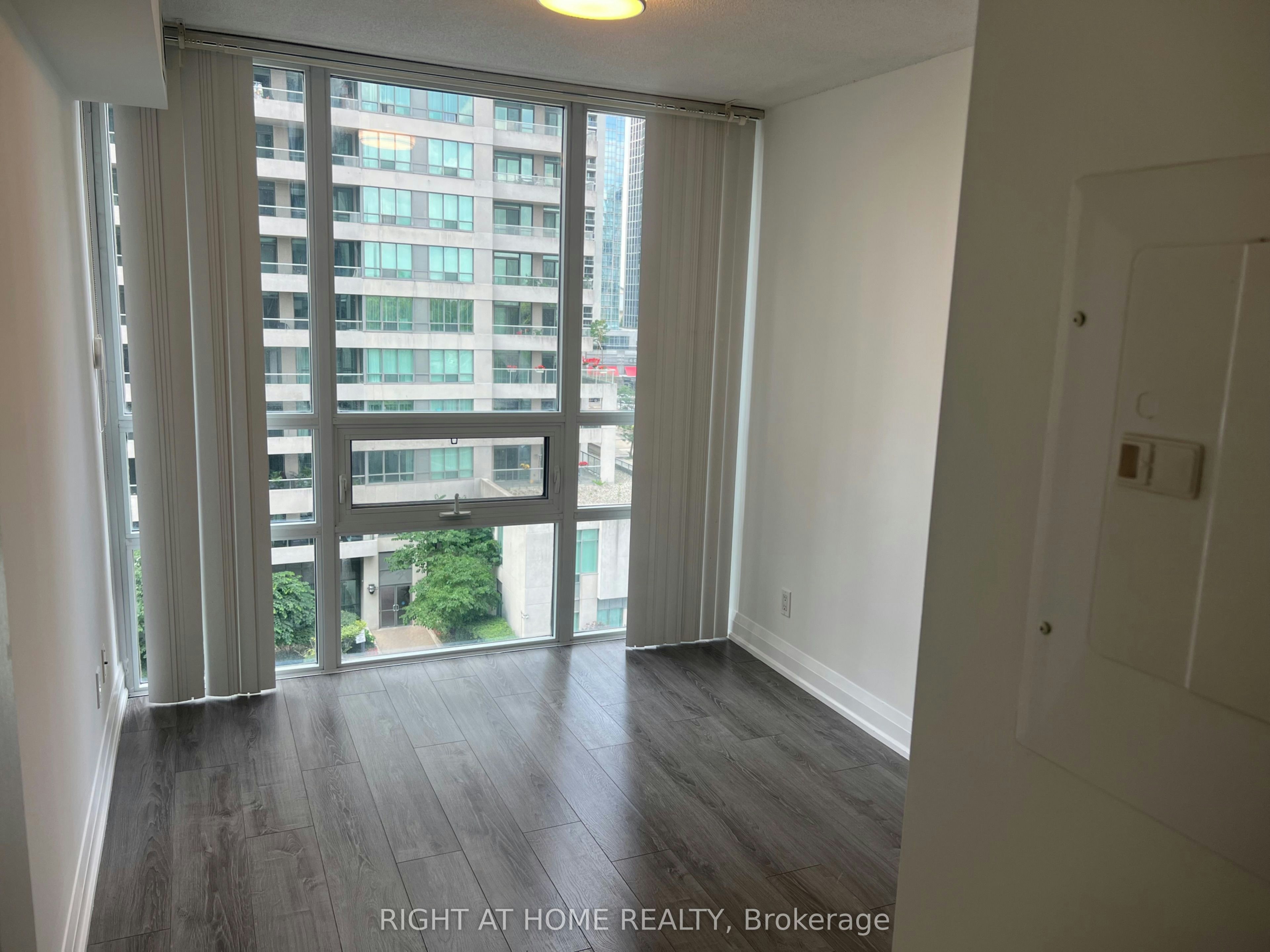 817-35 Hollywood Avenue, Toronto, ON, M2N 0A9 - 14