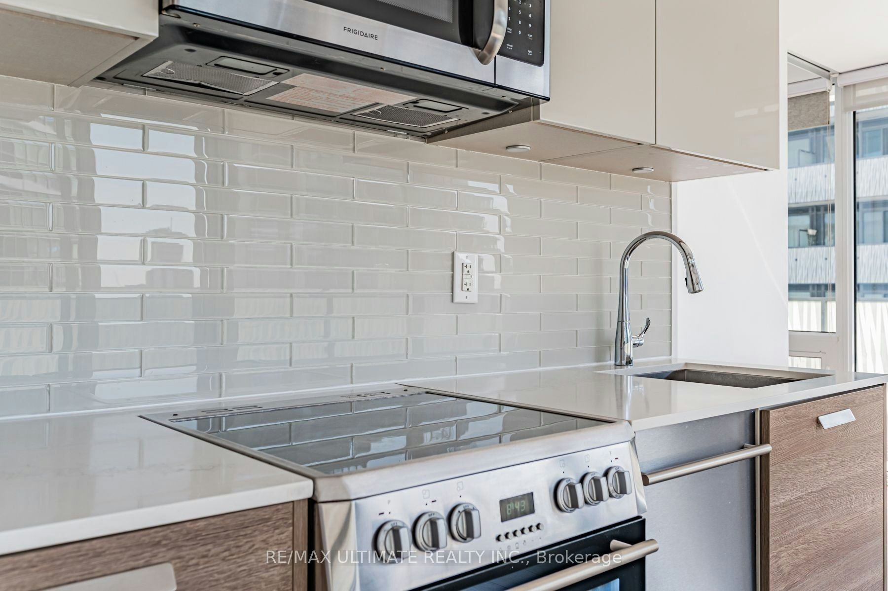 1402-42 Charles Street E, Toronto, ON, M4Y 0B7 - 2