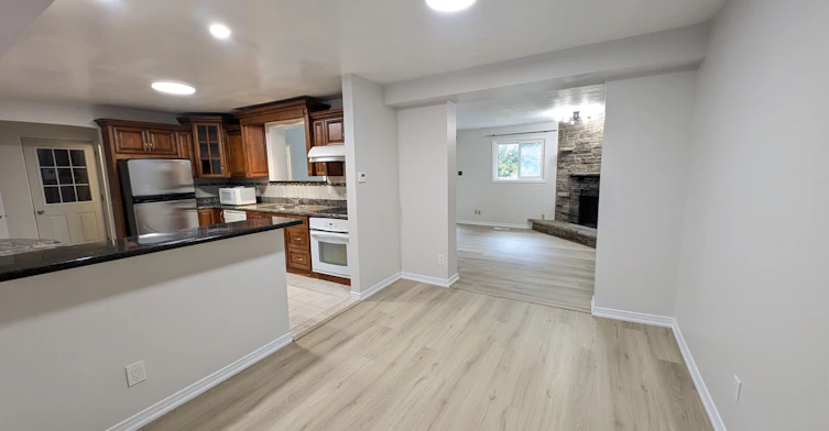 22 Threadneedle Crescent, Toronto, ON, M2H 1Z4 - 4