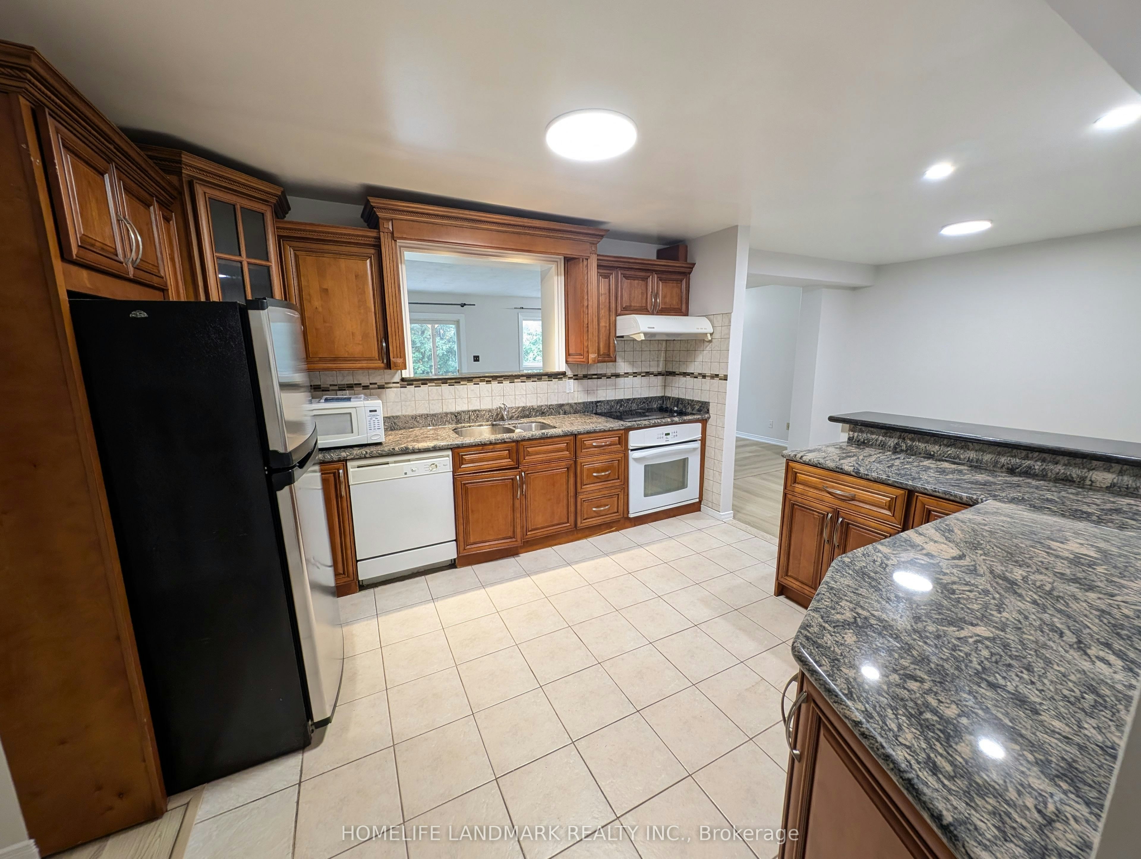 22 Threadneedle Crescent, Toronto, ON, M2H 1Z4 - 6
