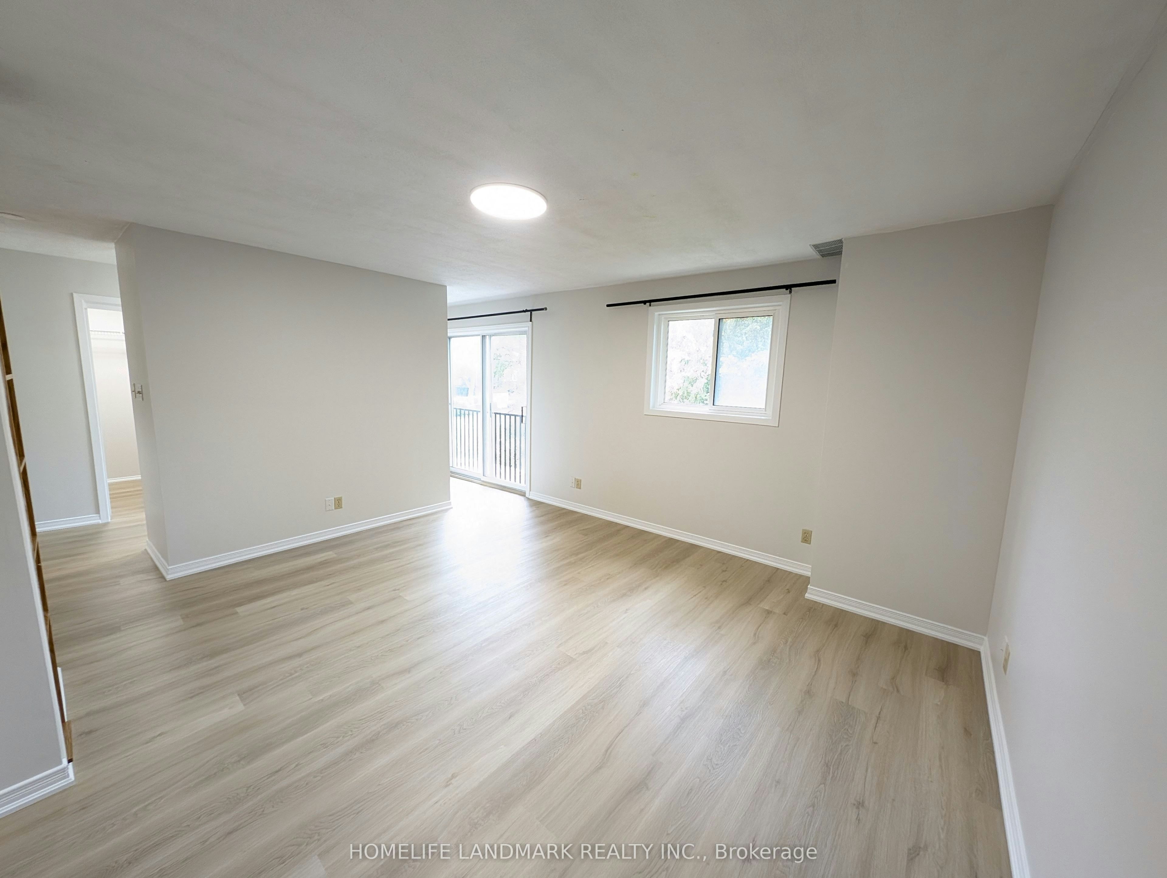 22 Threadneedle Crescent, Toronto, ON, M2H 1Z4 - 12