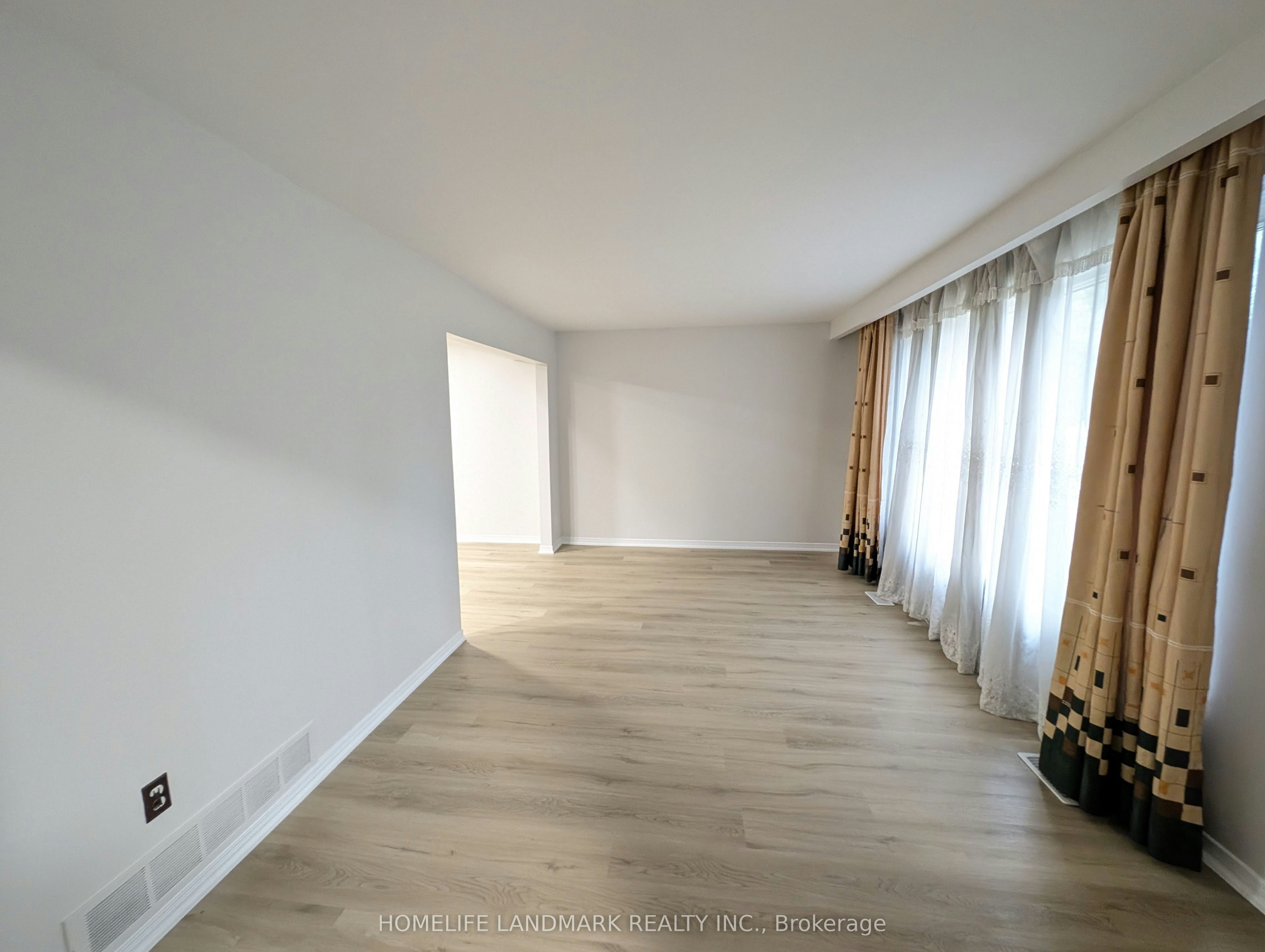 22 Threadneedle Crescent, Toronto, ON, M2H 1Z4 - 3